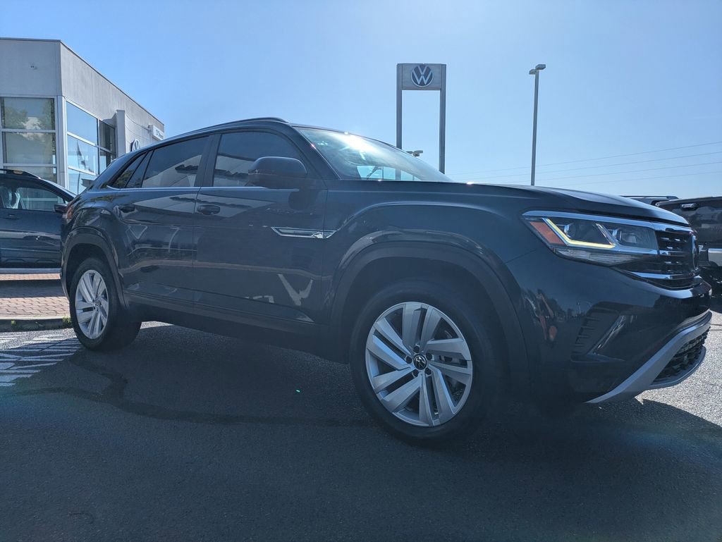 Certified 2022 Volkswagen Atlas Cross Sport SE image 3
