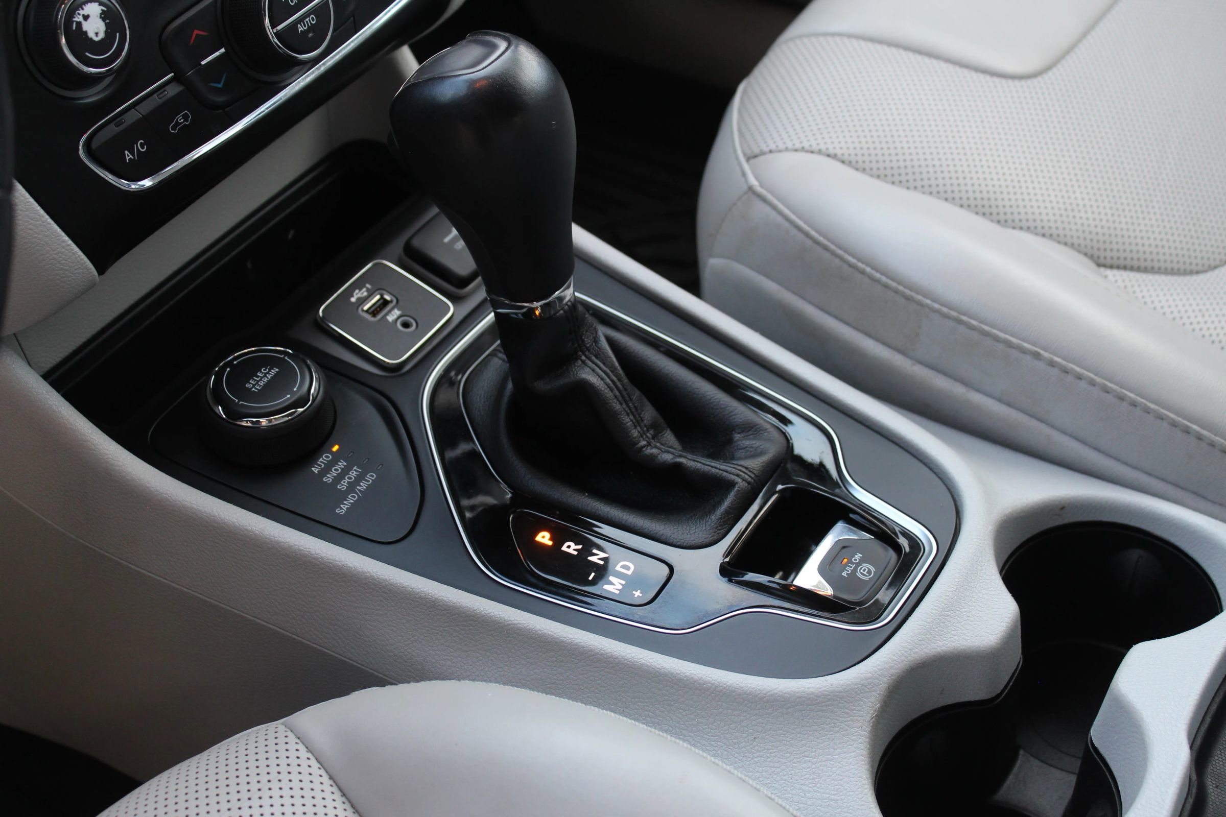 Used 2019 Jeep Cherokee Limited image 23