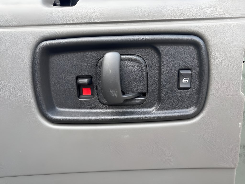 Used 2025 GMC Savana 3500 LT w/ LT Preferred Equipment Group RWD image 41