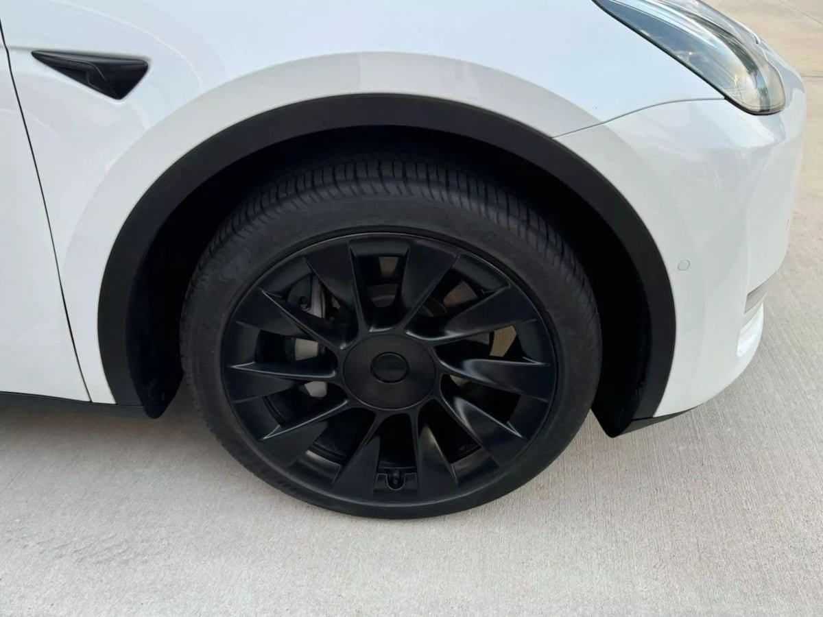 Used 2023 Tesla Model Y Long Range AWD/4WD image 31