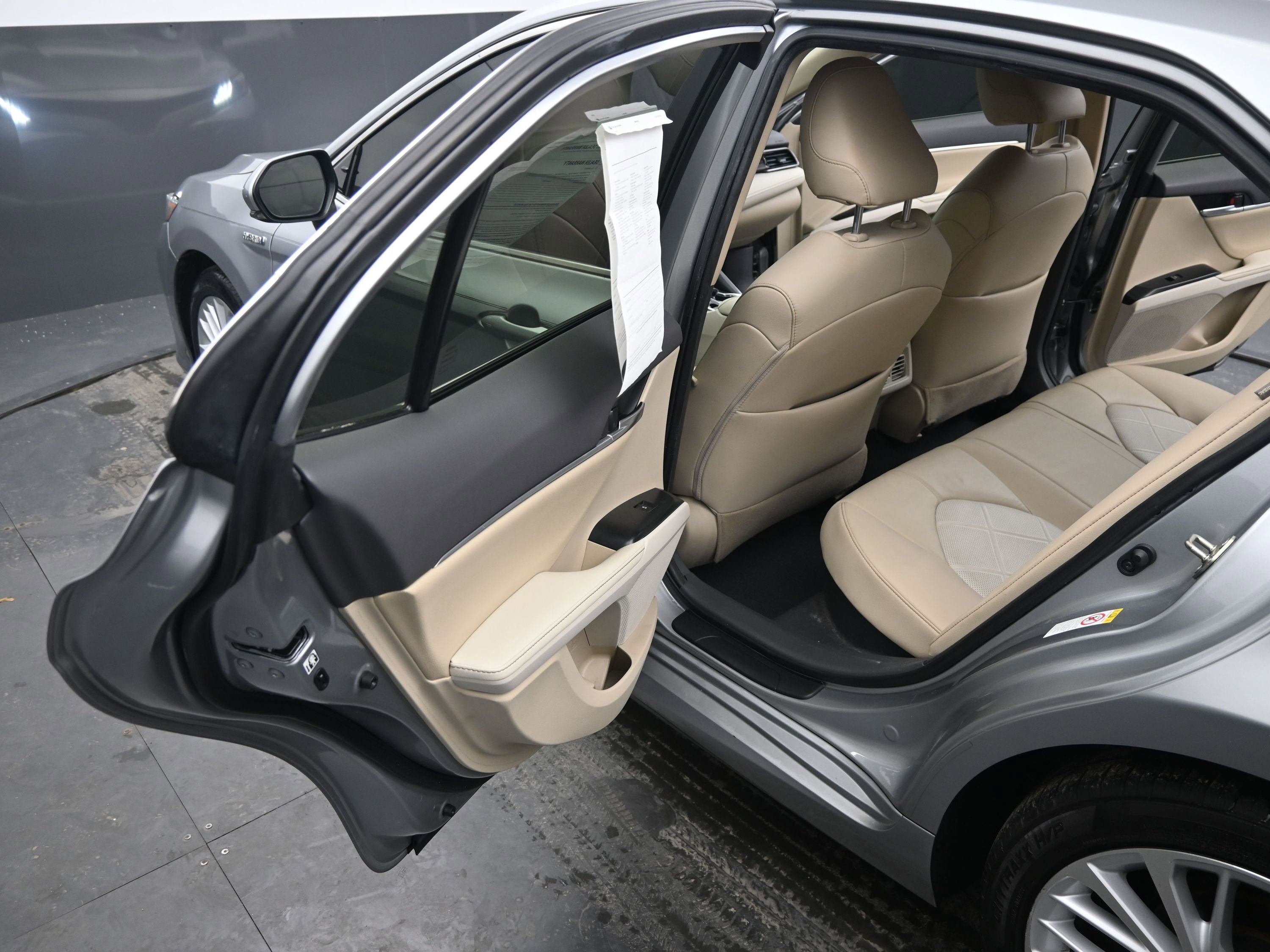 Used 2019 Toyota Camry XLE image 12