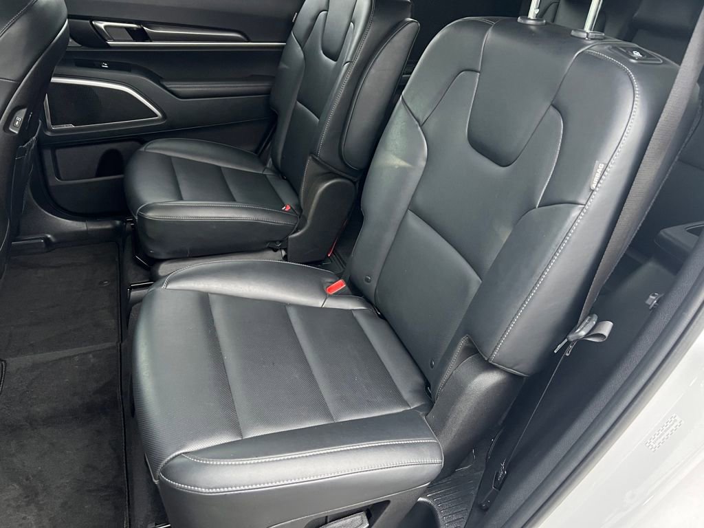 Used 2025 Kia Telluride S image 11