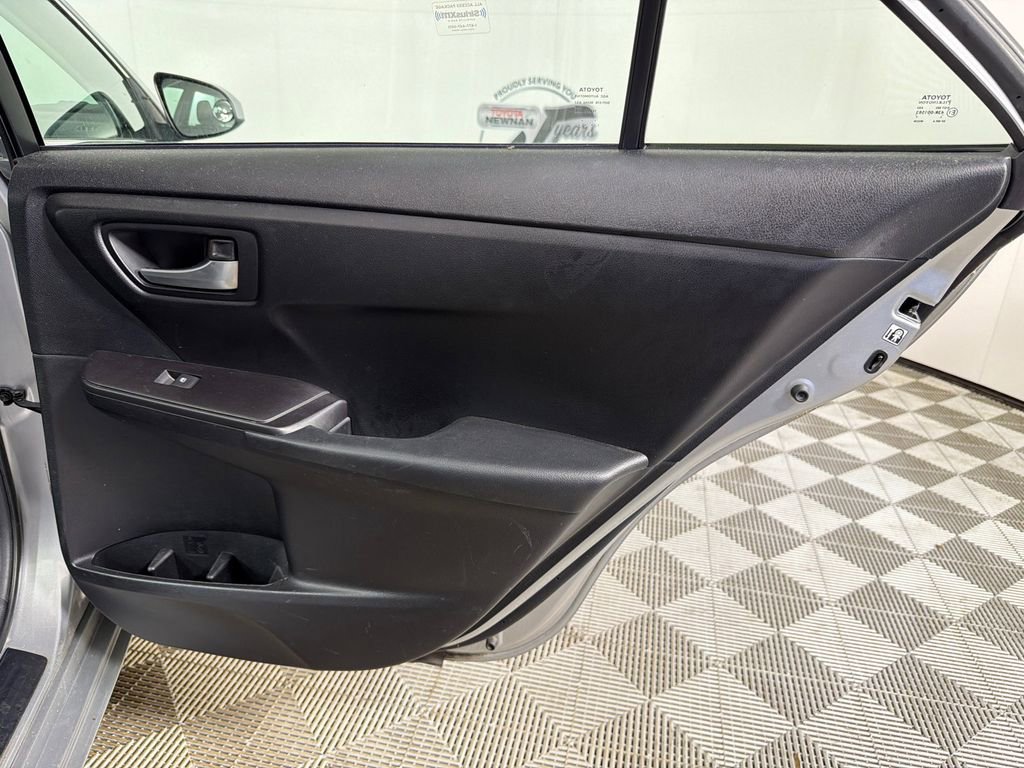 Used 2015 Toyota Camry LE FWD image 16