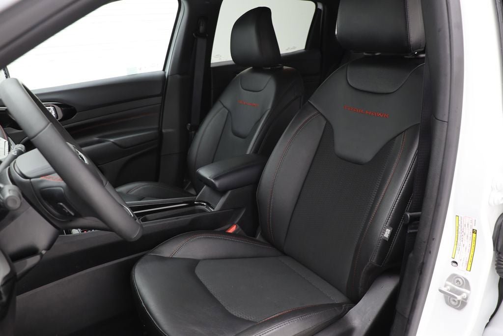 Used 2025 Jeep Compass Trailhawk AWD/4WD image 15