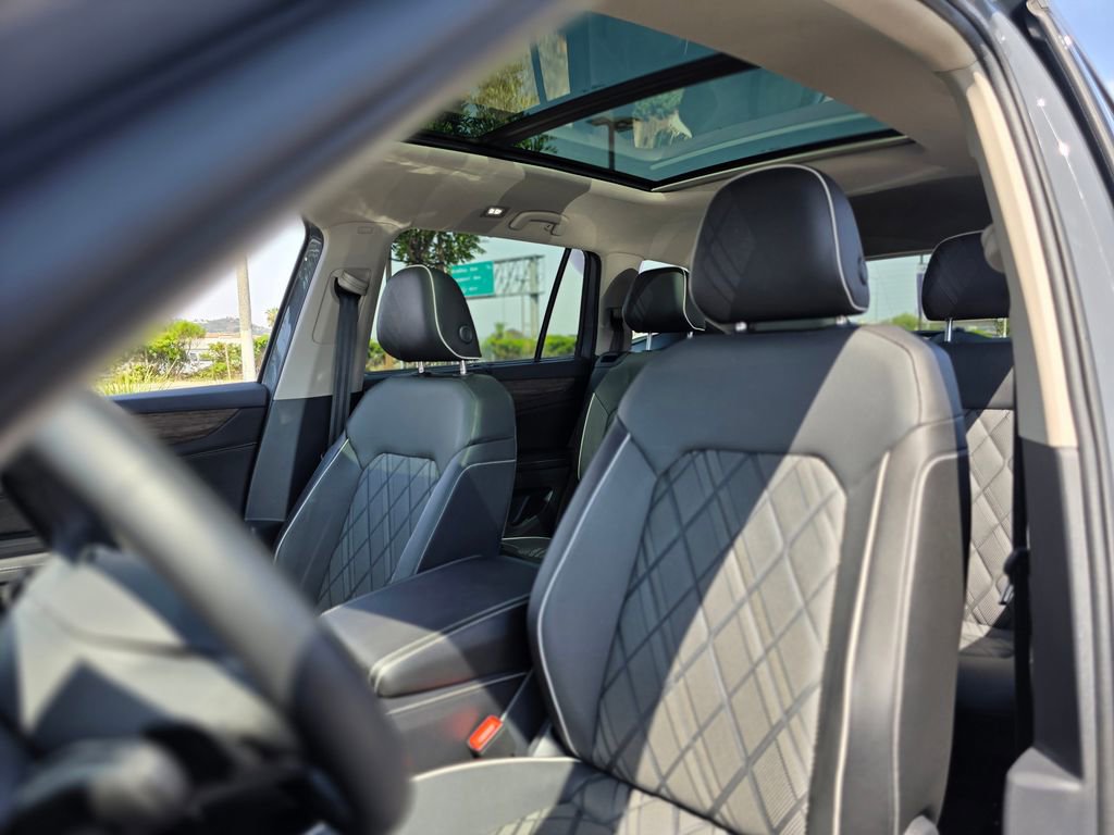 Used 2025 Volkswagen Atlas SEL Premium R-Line image 16