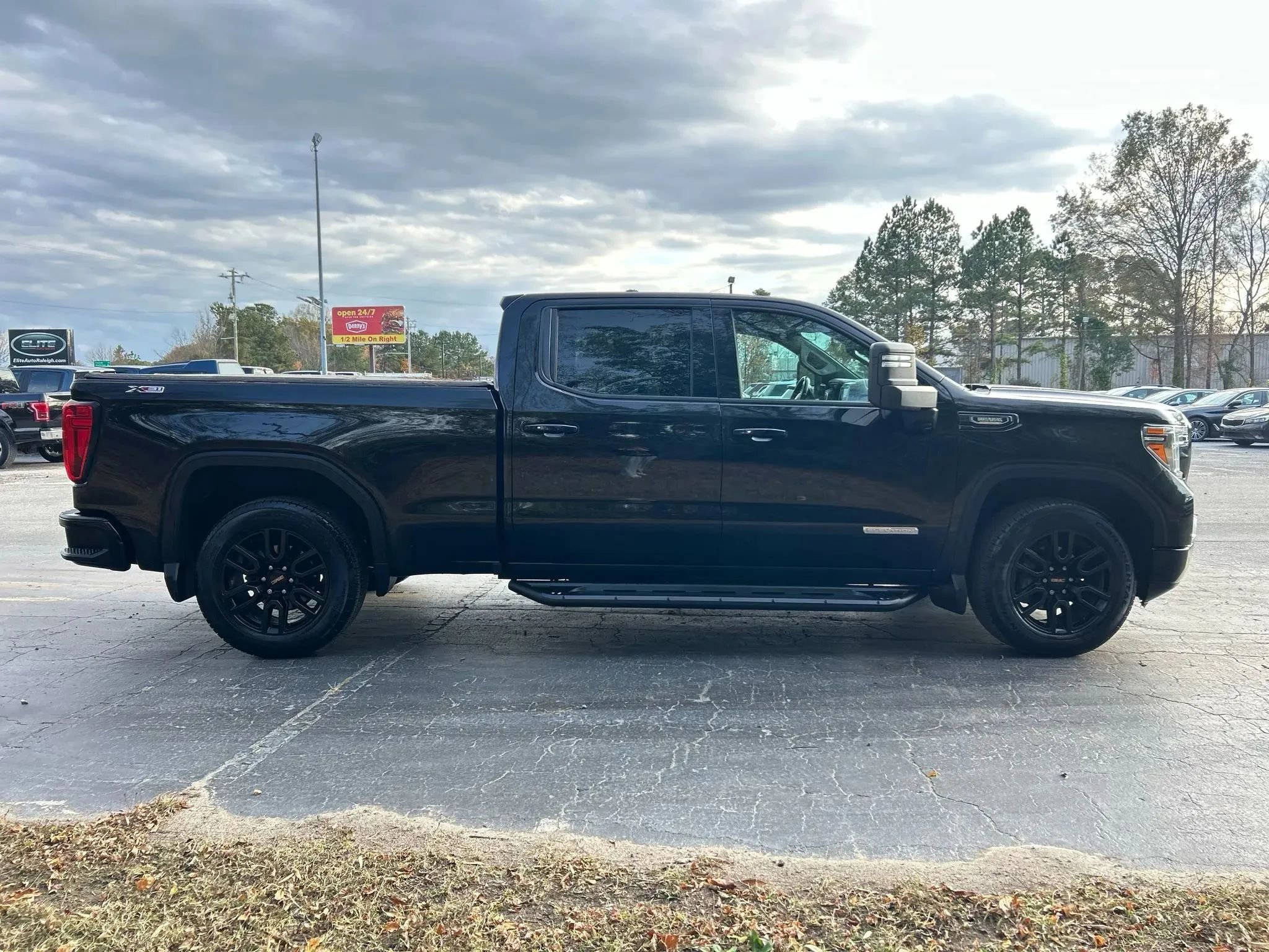 Used 2020 GMC Sierra 1500 Elevation w/ Elevation Value Package image 7