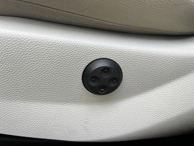 Used 2015 Mercedes-Benz GLK 350 2WD image 25