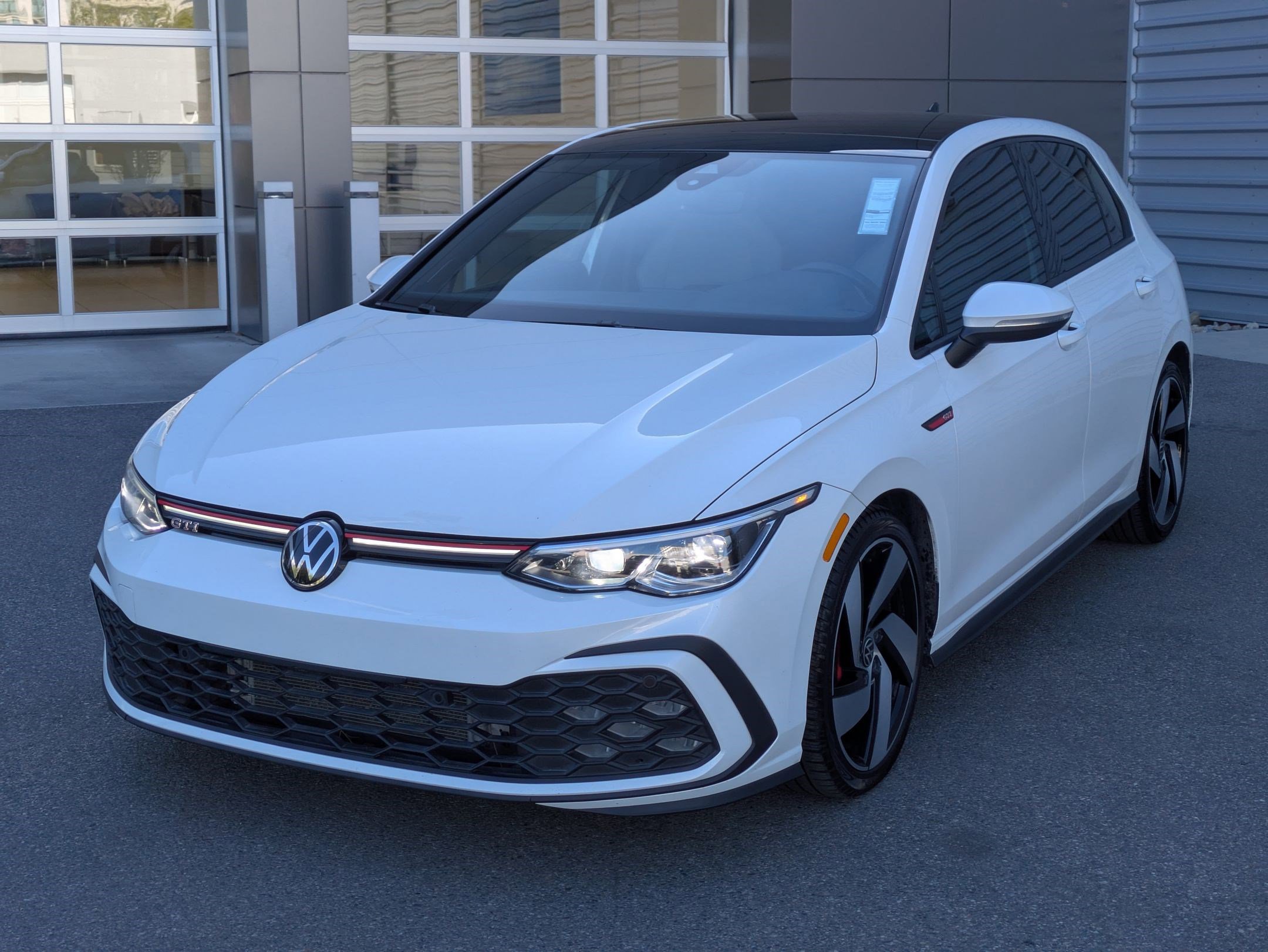 Used 2022 Volkswagen GTI SE FWD image 8