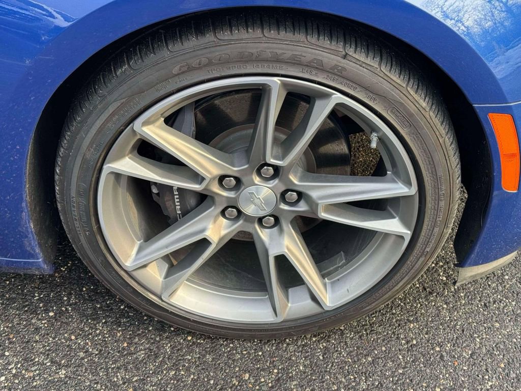 Used 2023 Chevrolet Camaro LT w/ Technology Package RWD image 9