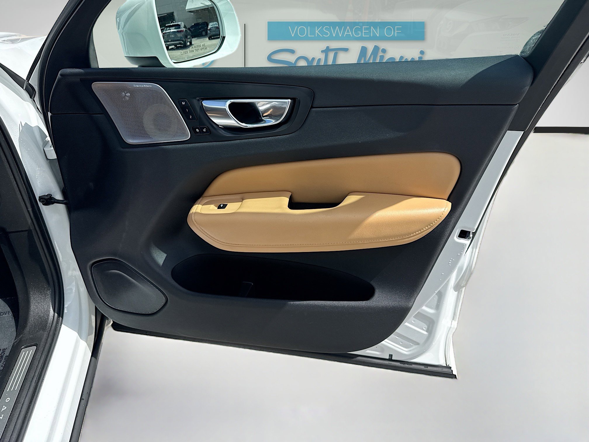 Used 2019 Volvo XC60 T8 Inscription w/ Advanced Package image 33