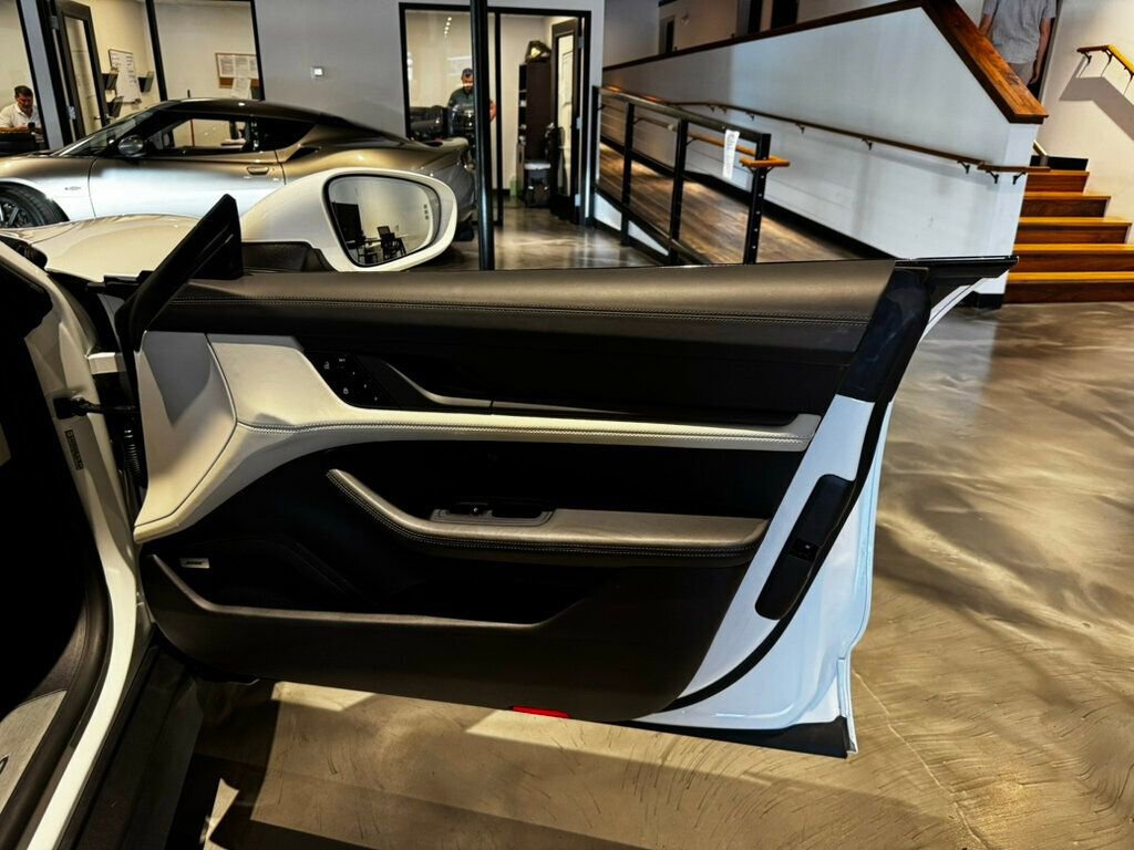 Used 2020 Porsche Taycan 4S image 27