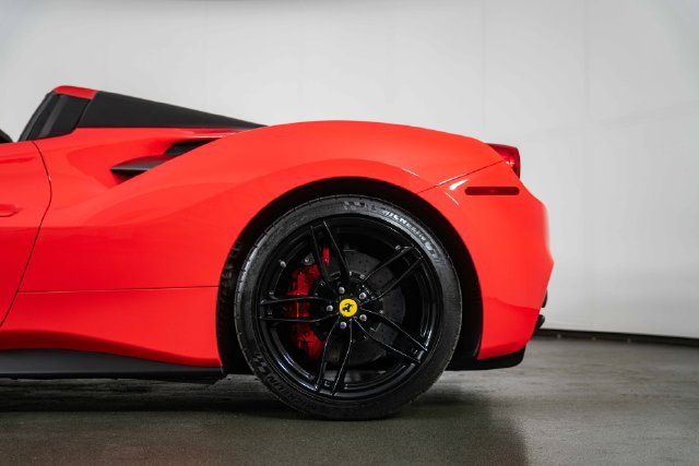 Used 2018 Ferrari 488 Spider RWD image 13