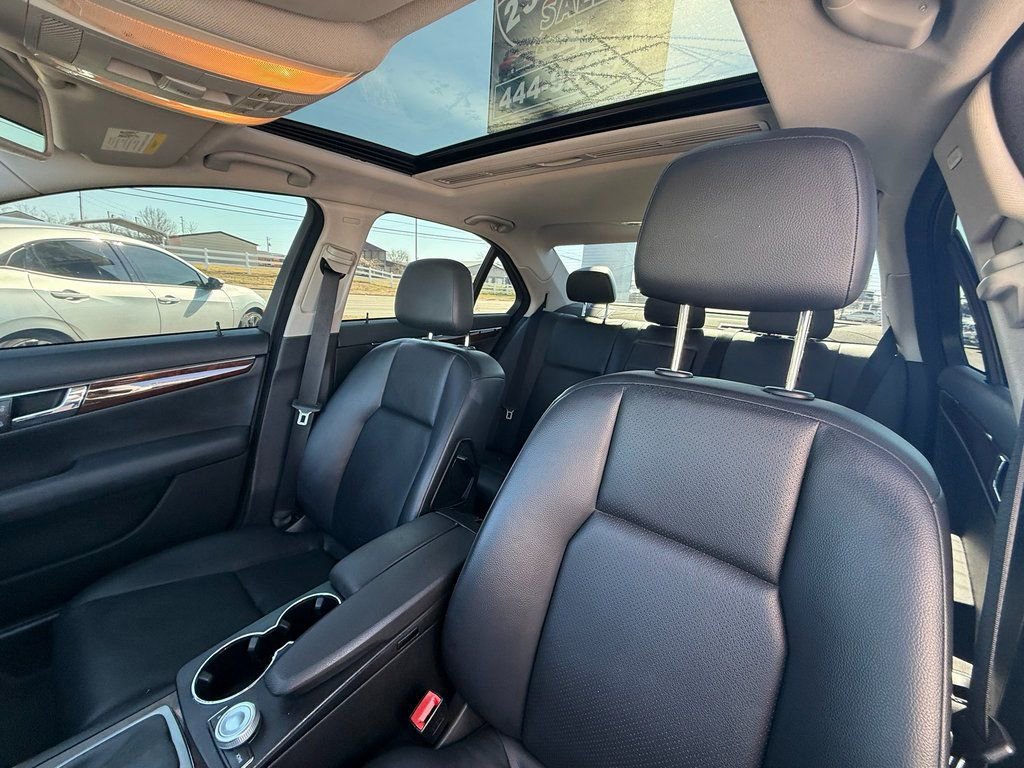 Used 2009 Mercedes-Benz C 300 Sedan image 12