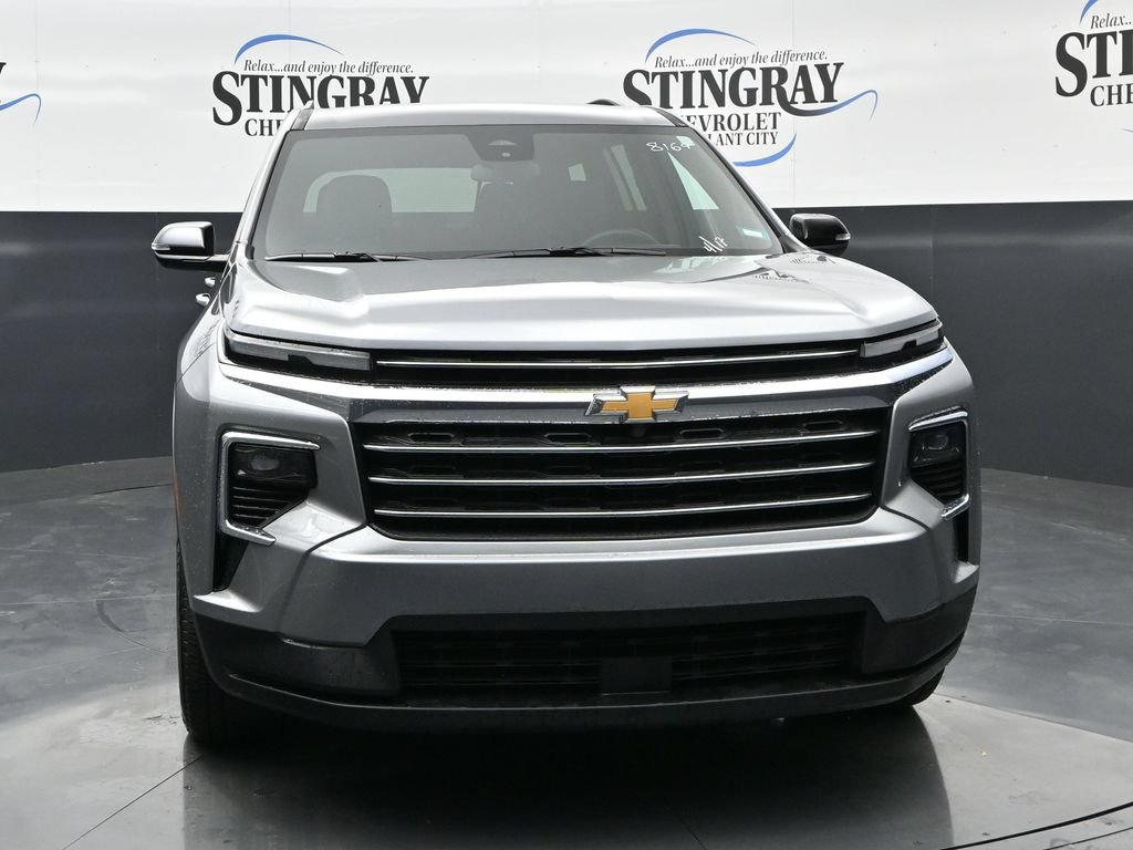 Used 2026 Chevrolet Traverse LT AWD/4WD image 2