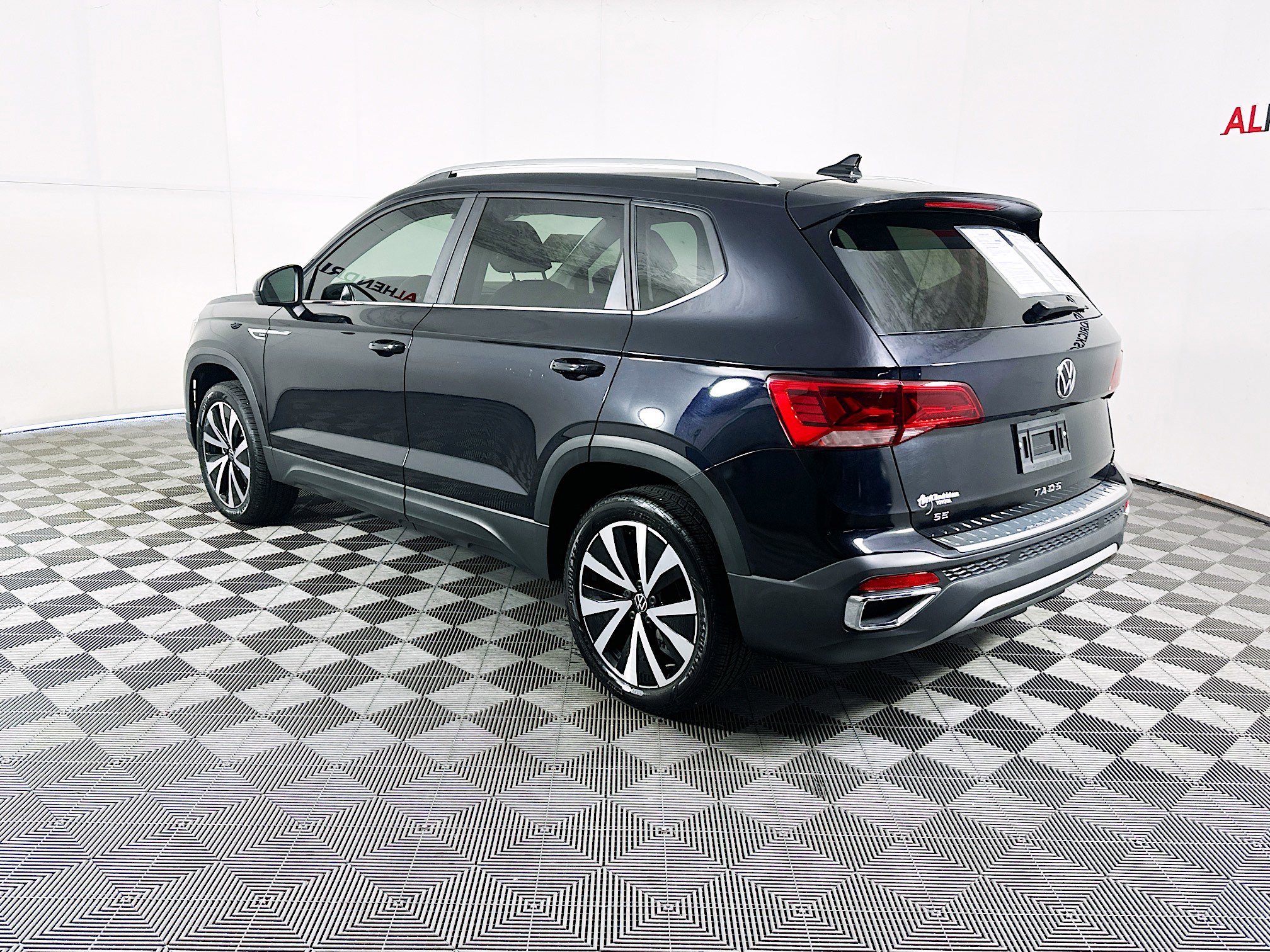 Used 2024 Volkswagen Taos SE image 5