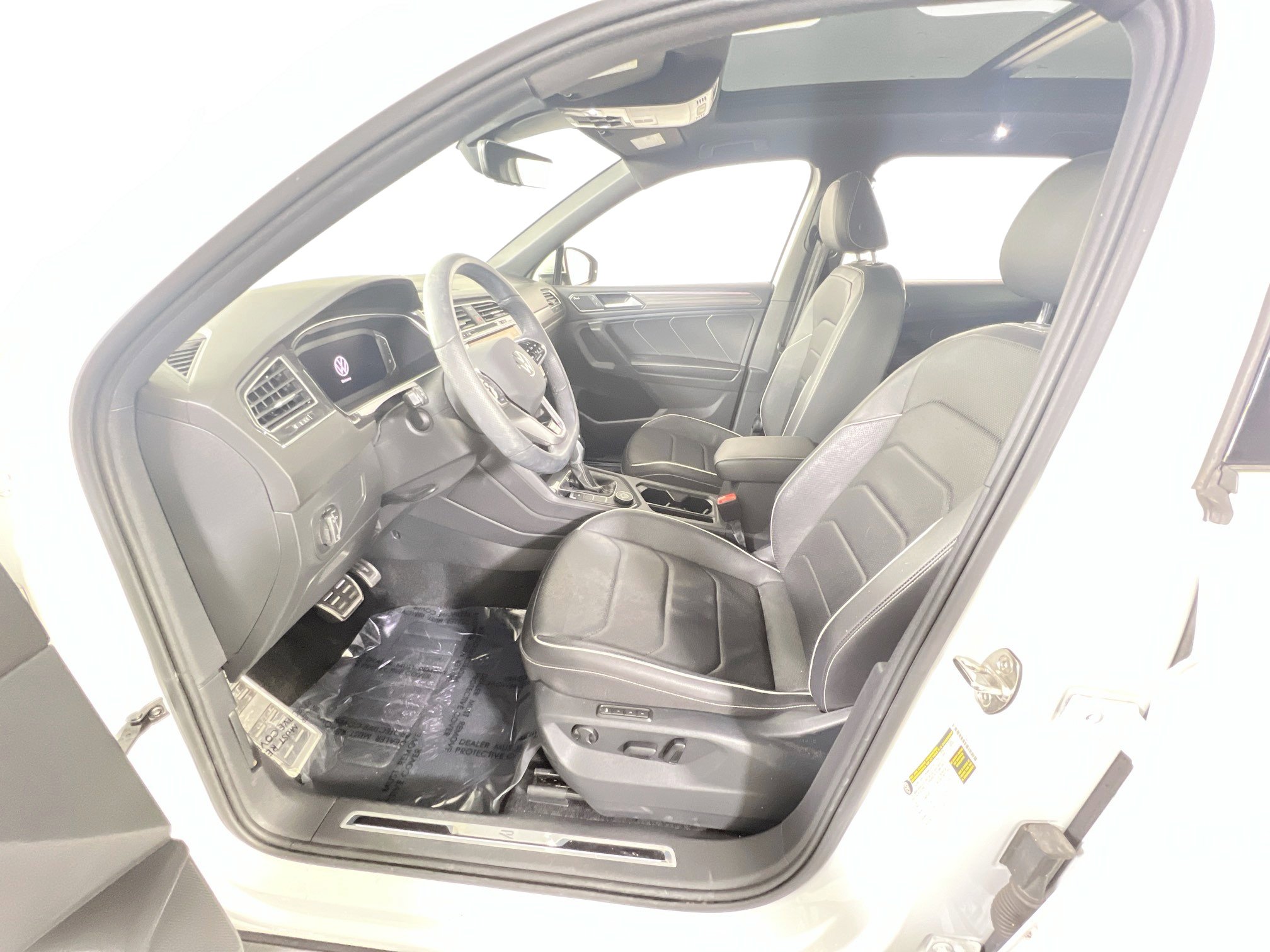 Used 2022 Volkswagen Tiguan SEL R-Line image 21