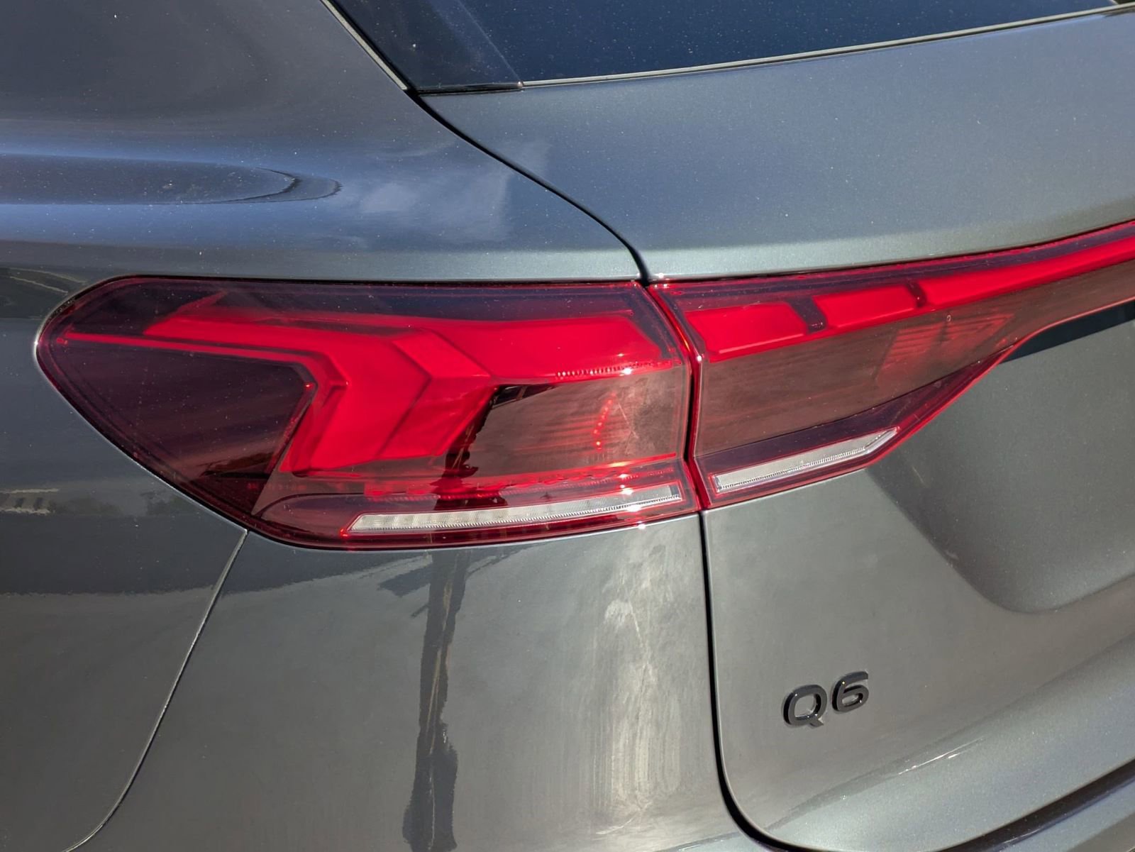 Used 2025 Audi Q6 e-tron Premium Plus w/ Premium Plus AWD/4WD image 18