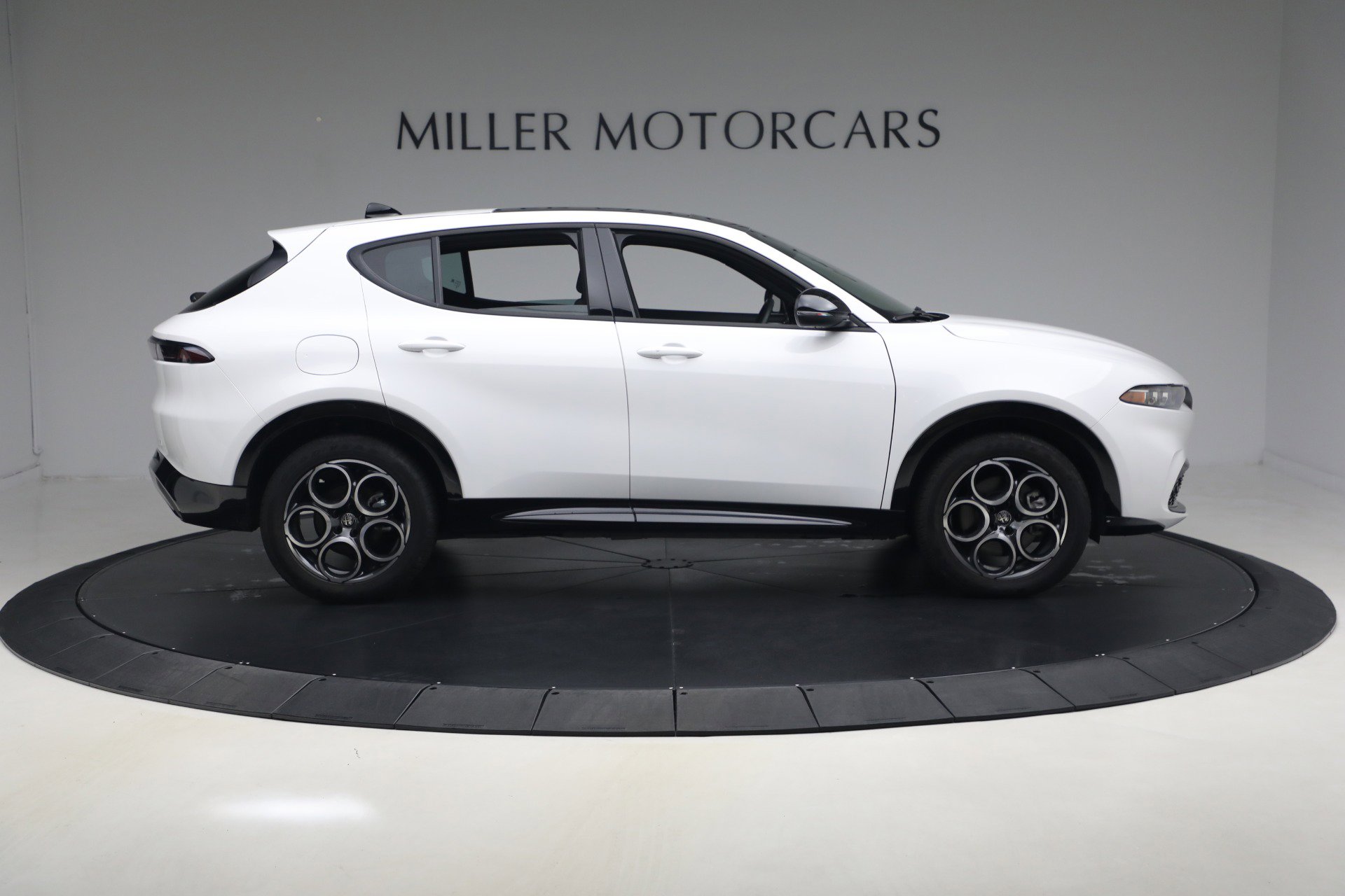 Used 2025 Alfa Romeo Tonale image 9