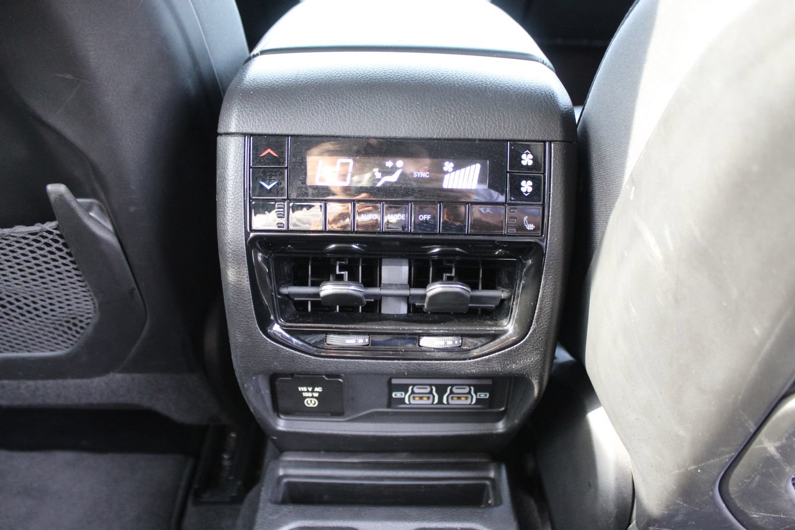 Used 2022 Jeep Grand Cherokee L Limited w/ MOPAR Finishing Package AWD/4WD image 15