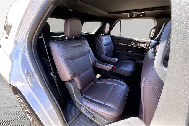 Used 2025 Ford Explorer Platinum w/ LUX Leather Package image 17