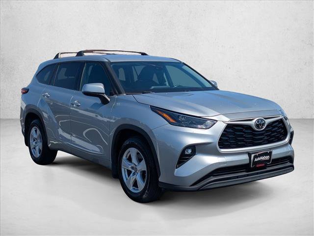 Used 2022 Toyota Highlander LE FWD video 3