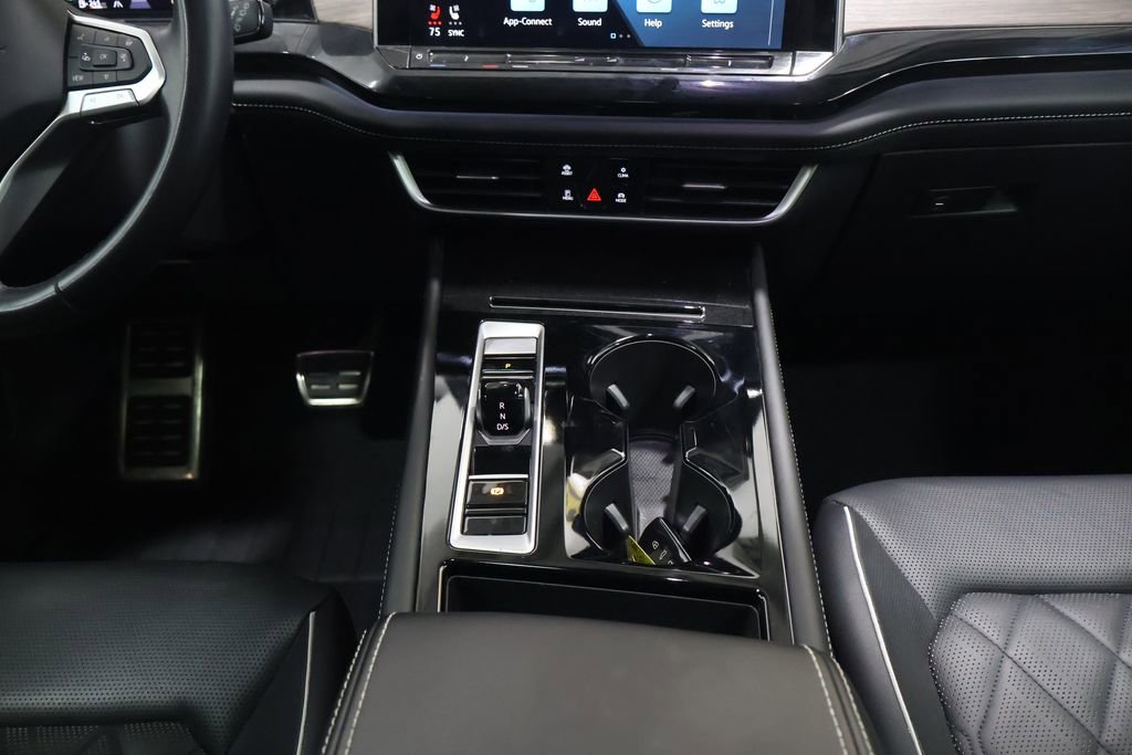 Used 2024 Volkswagen Atlas SEL Premium R-Line image 20