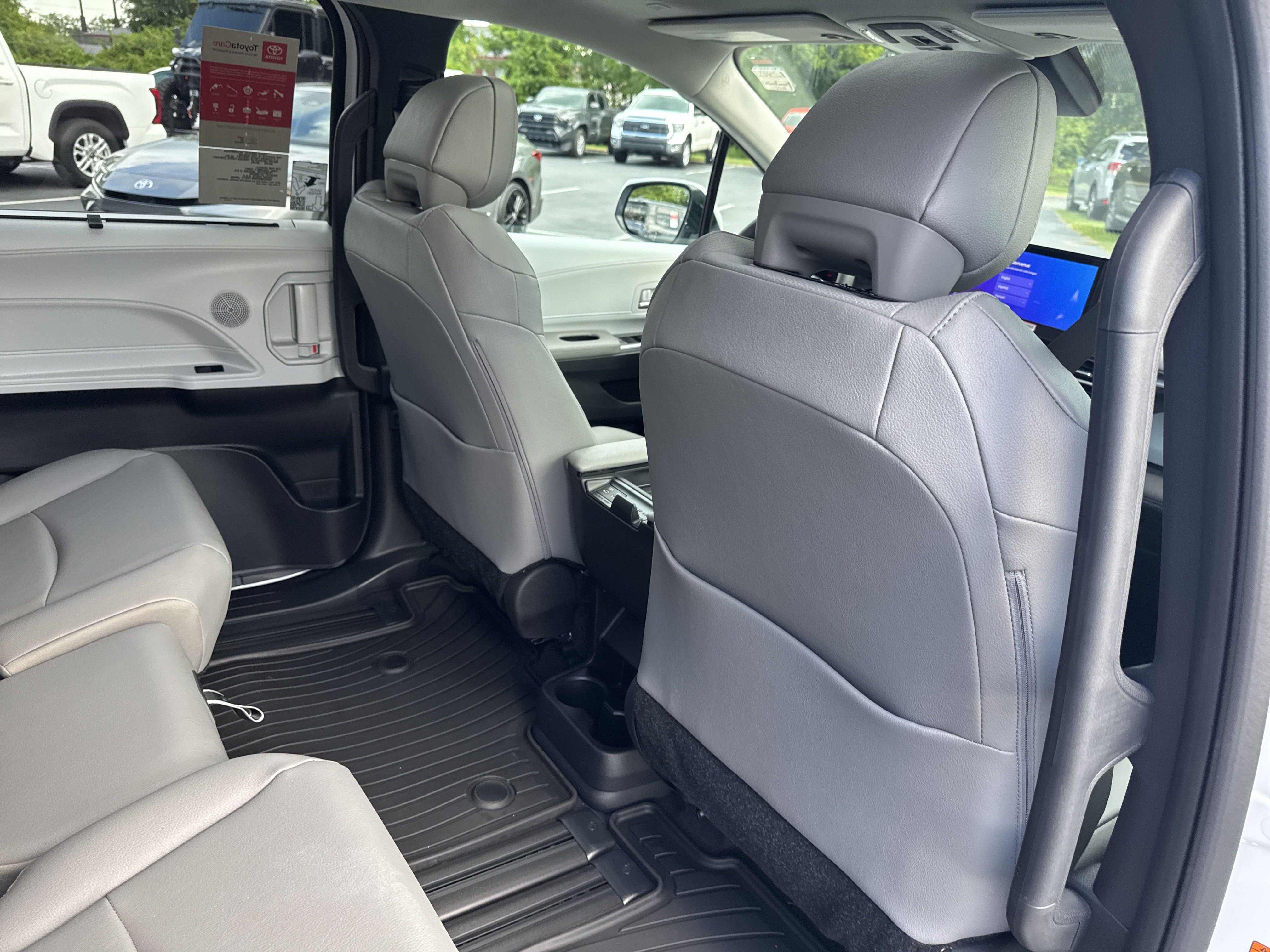 New 2025 Toyota Sienna XLE FWD image 30
