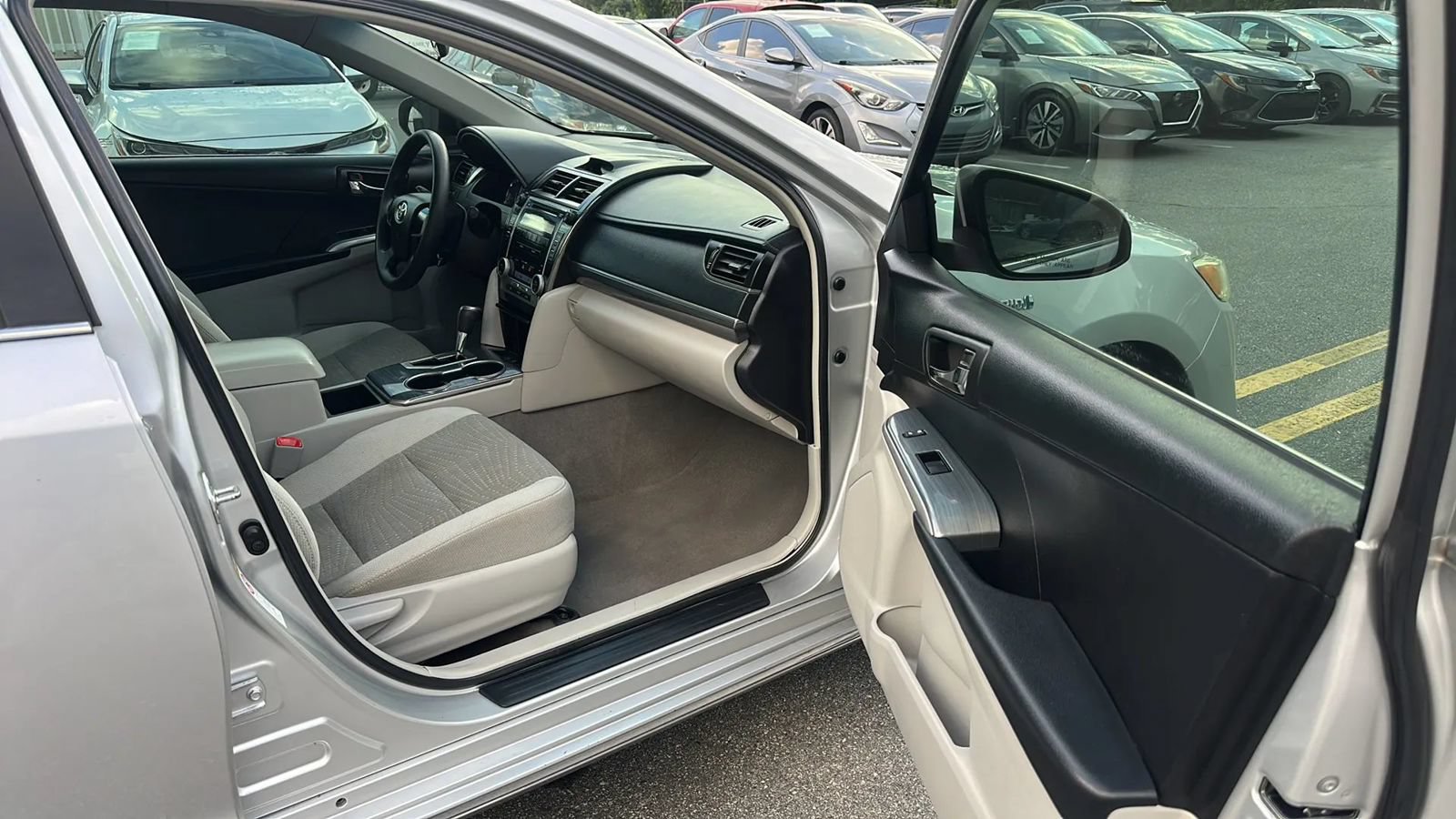 Used 2012 Toyota Camry LE FWD image 20