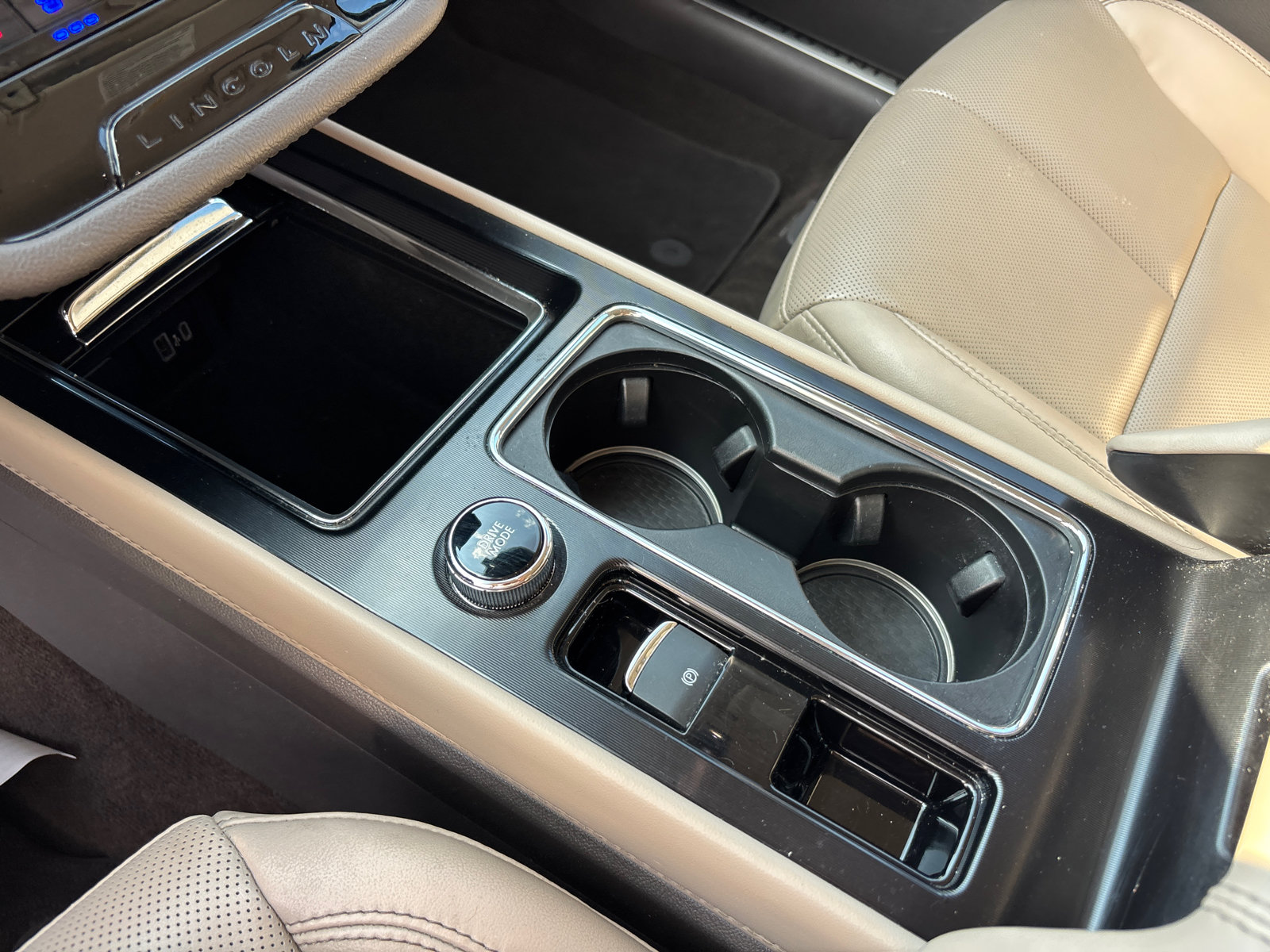 Certified 2022 Lincoln Corsair AWD w/ Equipment Group 101A image 23