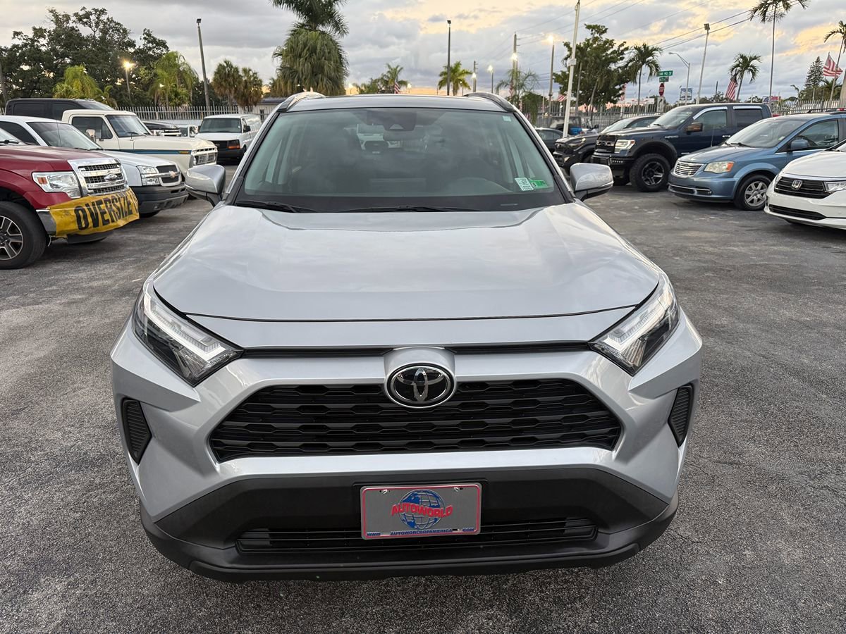 Used 2022 Toyota RAV4 XLE w/ Convenience Package AWD/4WD image 3
