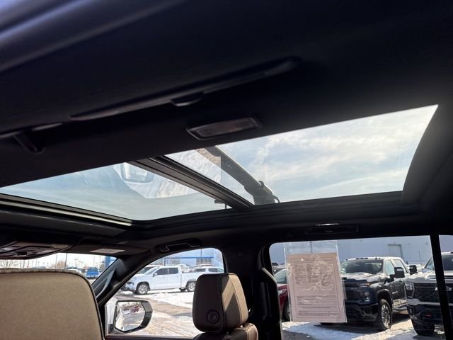 Used 2022 Chevrolet Suburban High Country image 24