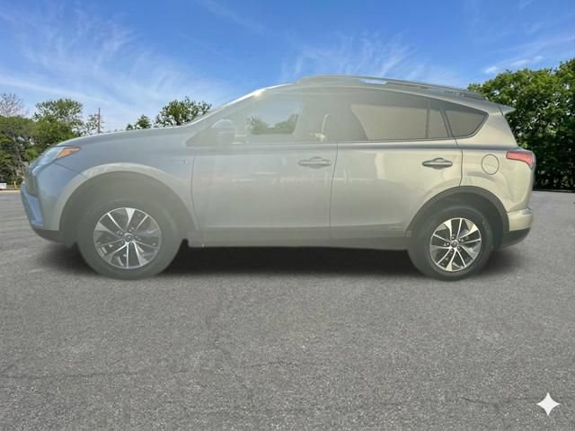 Used 2017 Toyota RAV4 XLE w/ Carpet Mat Package AWD/4WD image 3