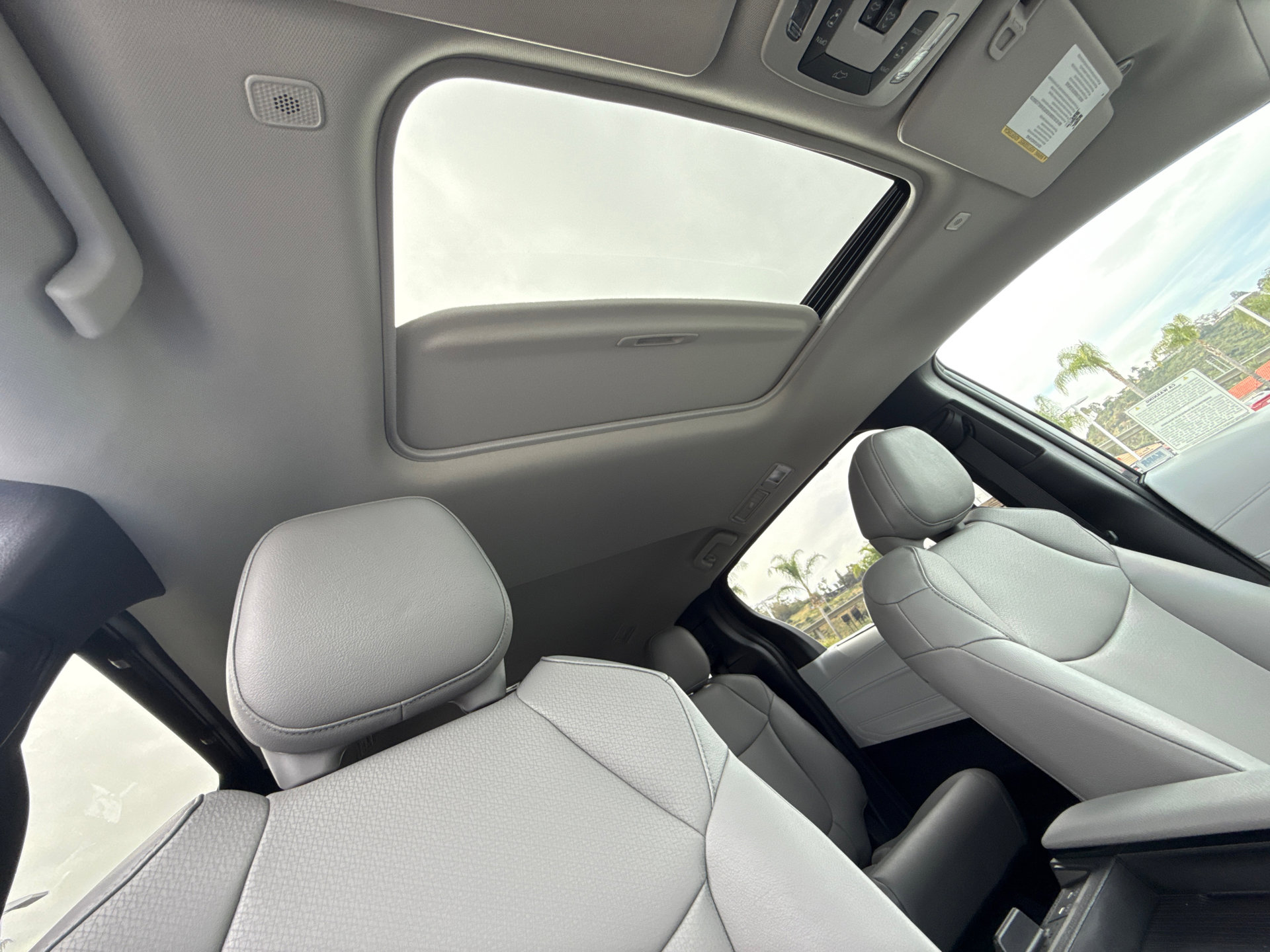 Used 2026 Toyota Sienna XLE FWD image 16
