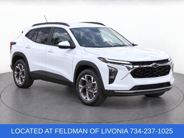 Used 2025 Chevrolet Trax LT w/ Driver Confidence Package FWD image 2