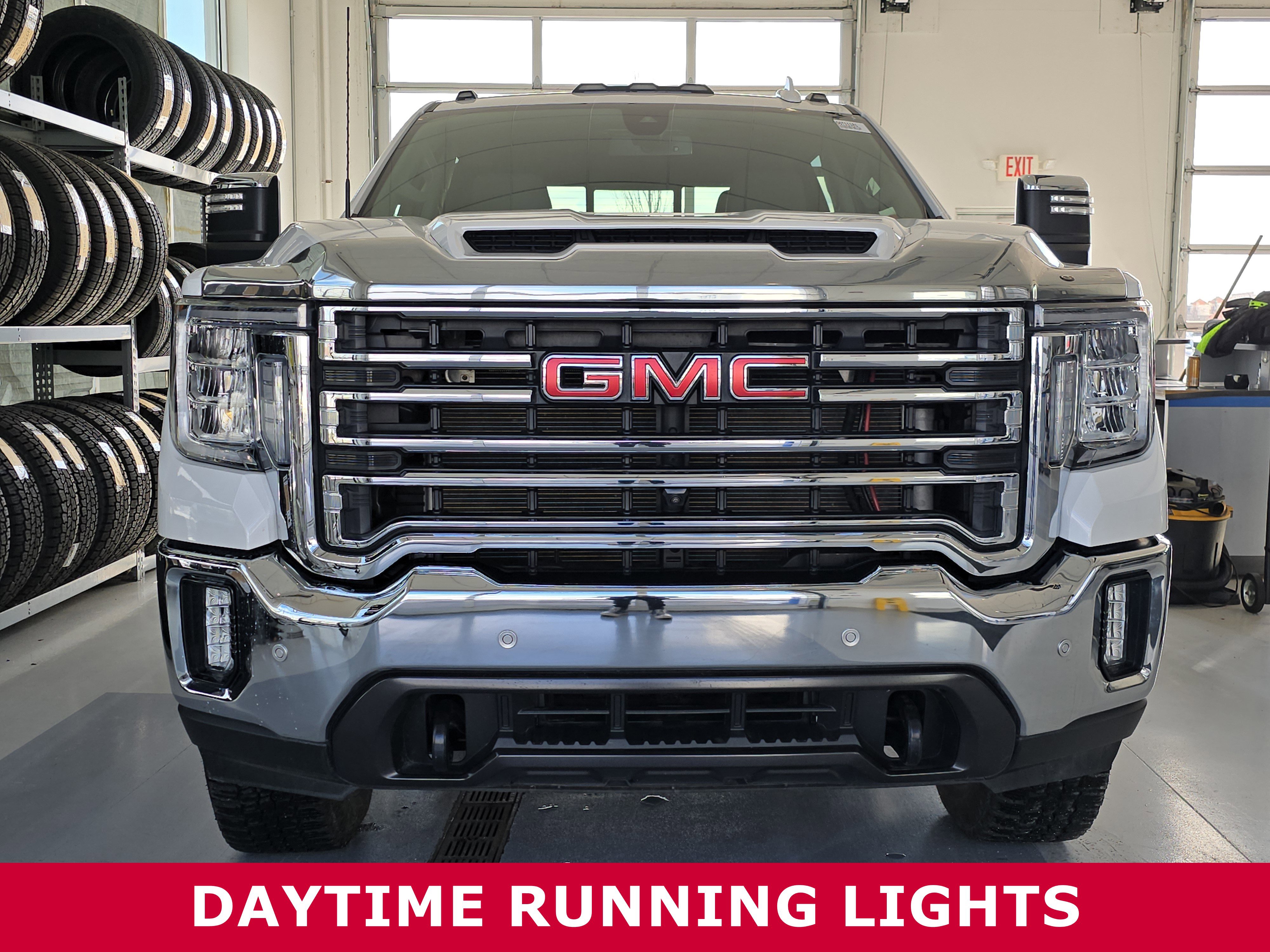 Used 2022 GMC Sierra 2500 SLT w/ SLT Premium Package image 2