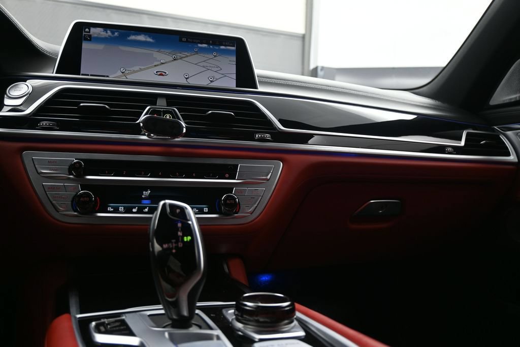 Used 2022 BMW ALPINA B7 xDrive AWD/4WD image 20