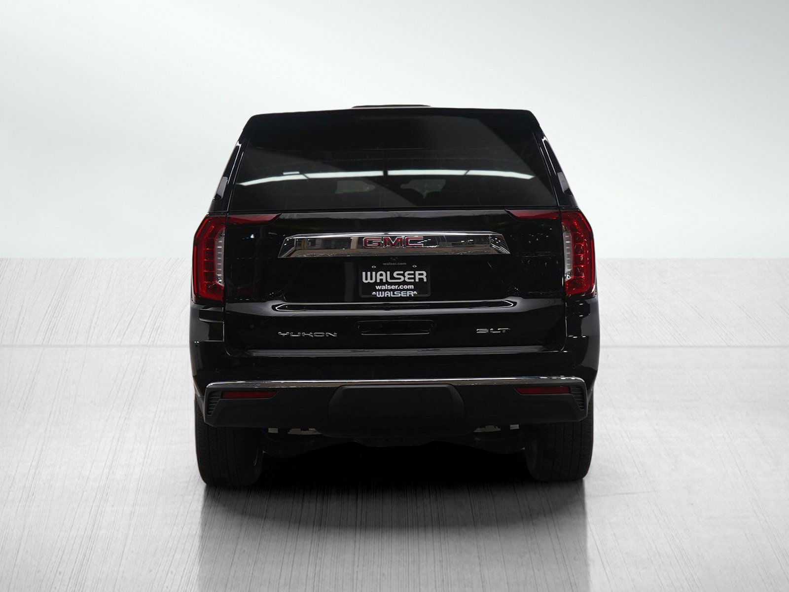 Used 2024 GMC Yukon SLT w/ SLT Luxury Package image 4