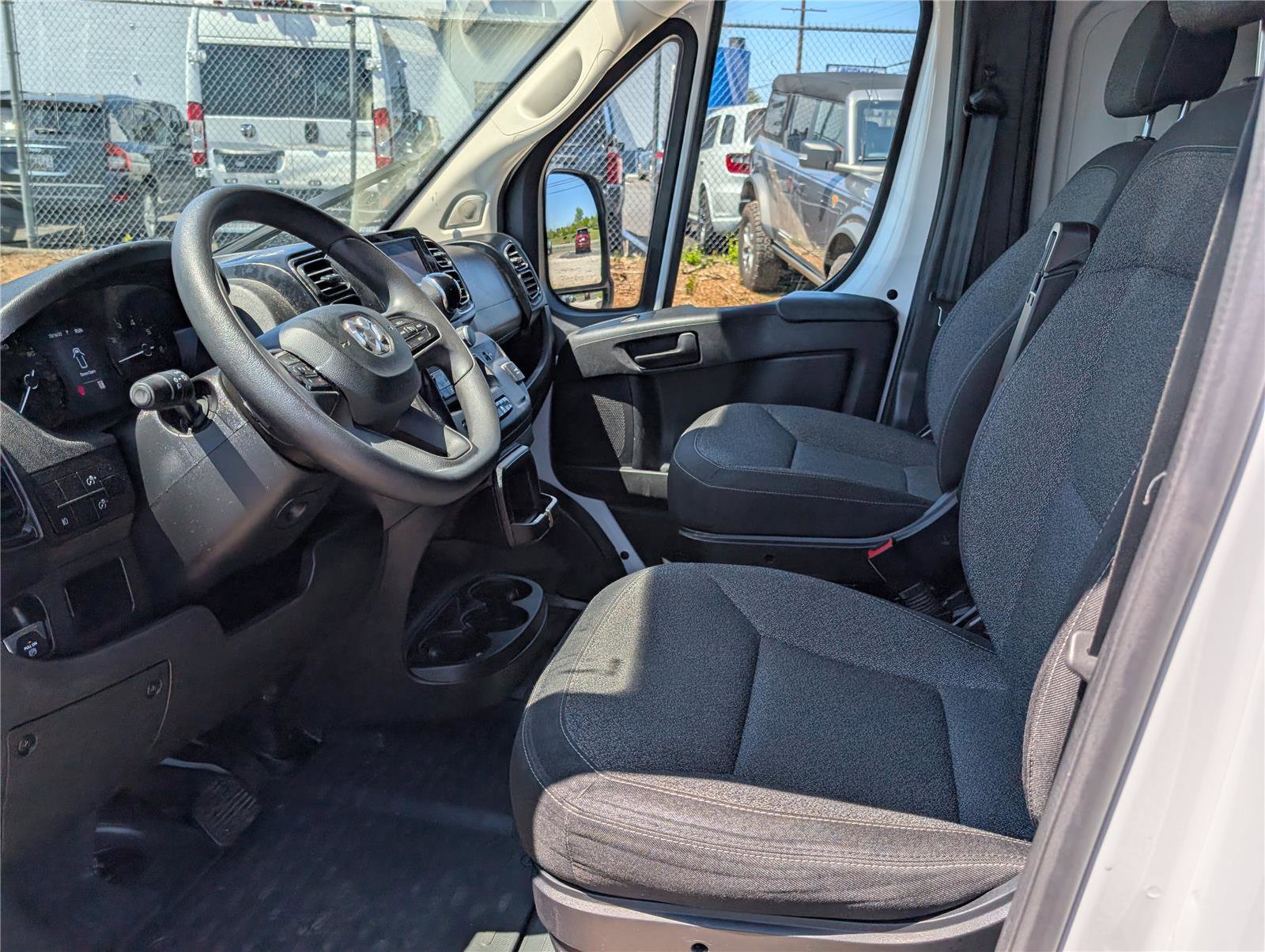 Used 2024 RAM ProMaster 2500 w/ Convenience Group FWD image 13