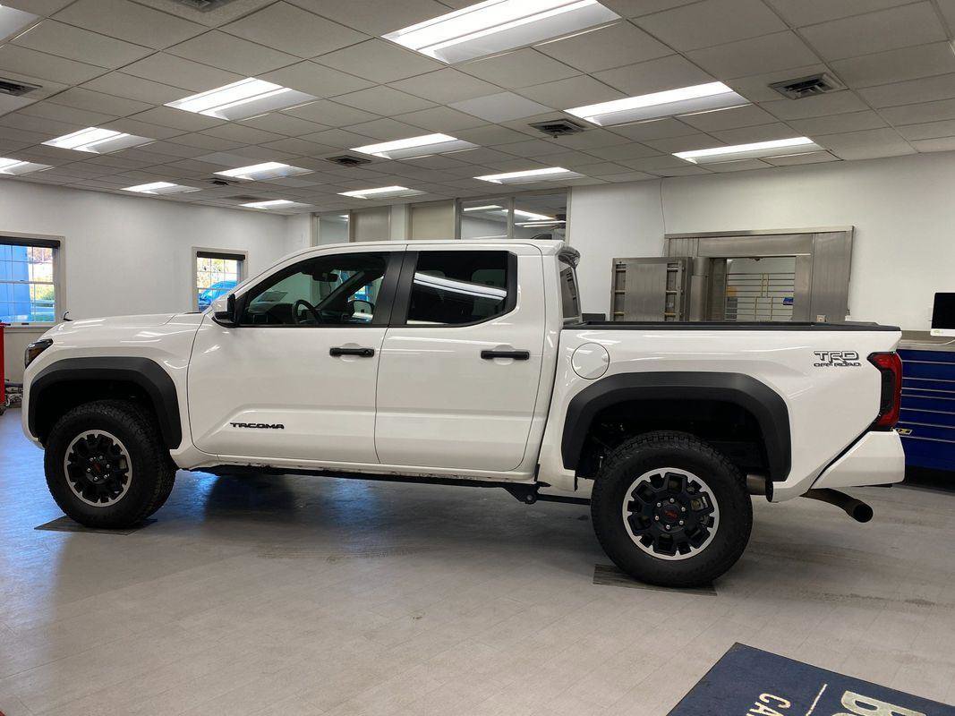 Used 2025 Toyota Tacoma TRD Off-Road image 2