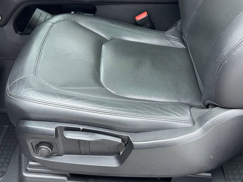 Used 2024 Land Rover Defender 90 S image 35