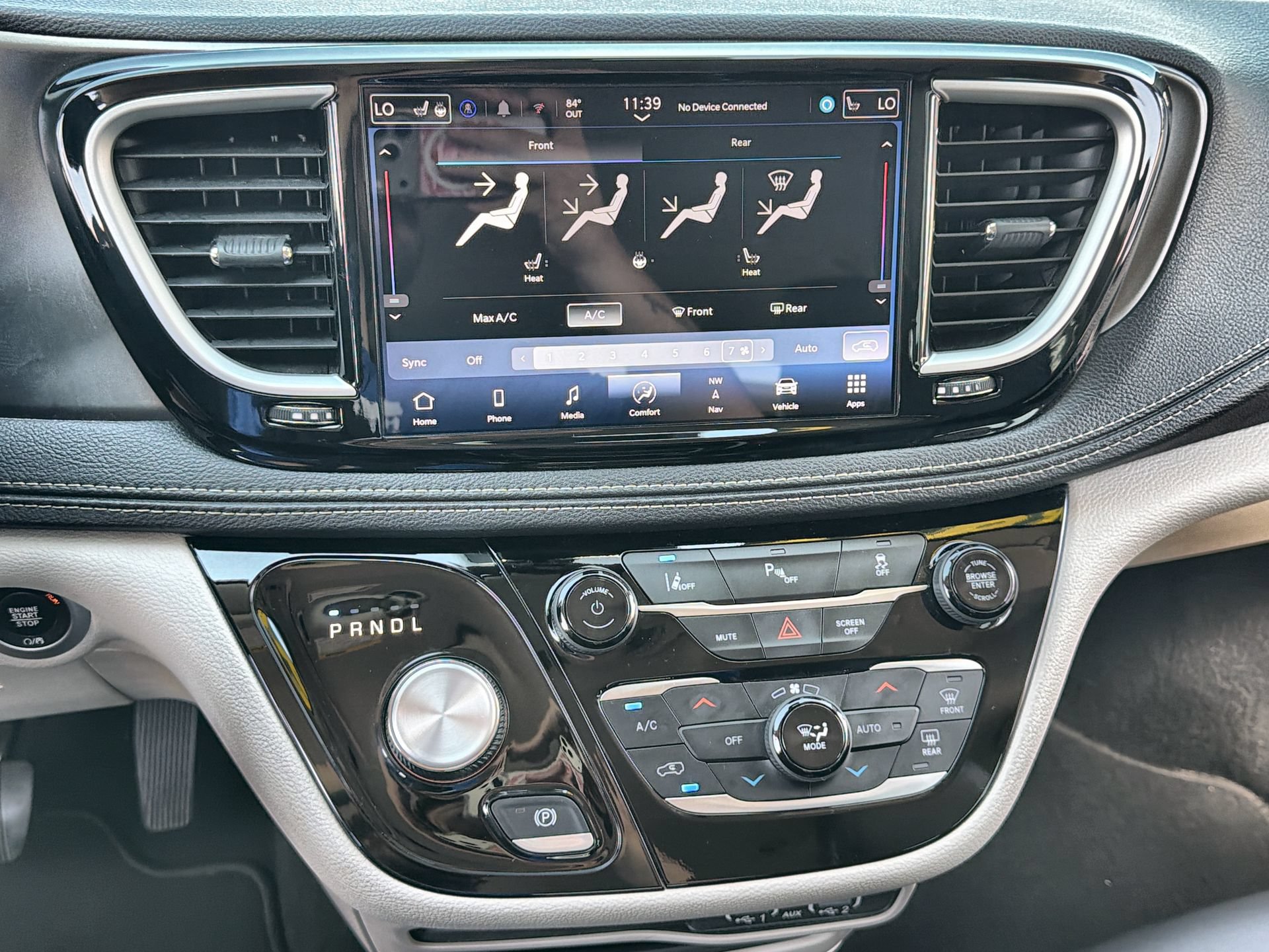 Used 2024 Chrysler Pacifica Limited FWD image 19