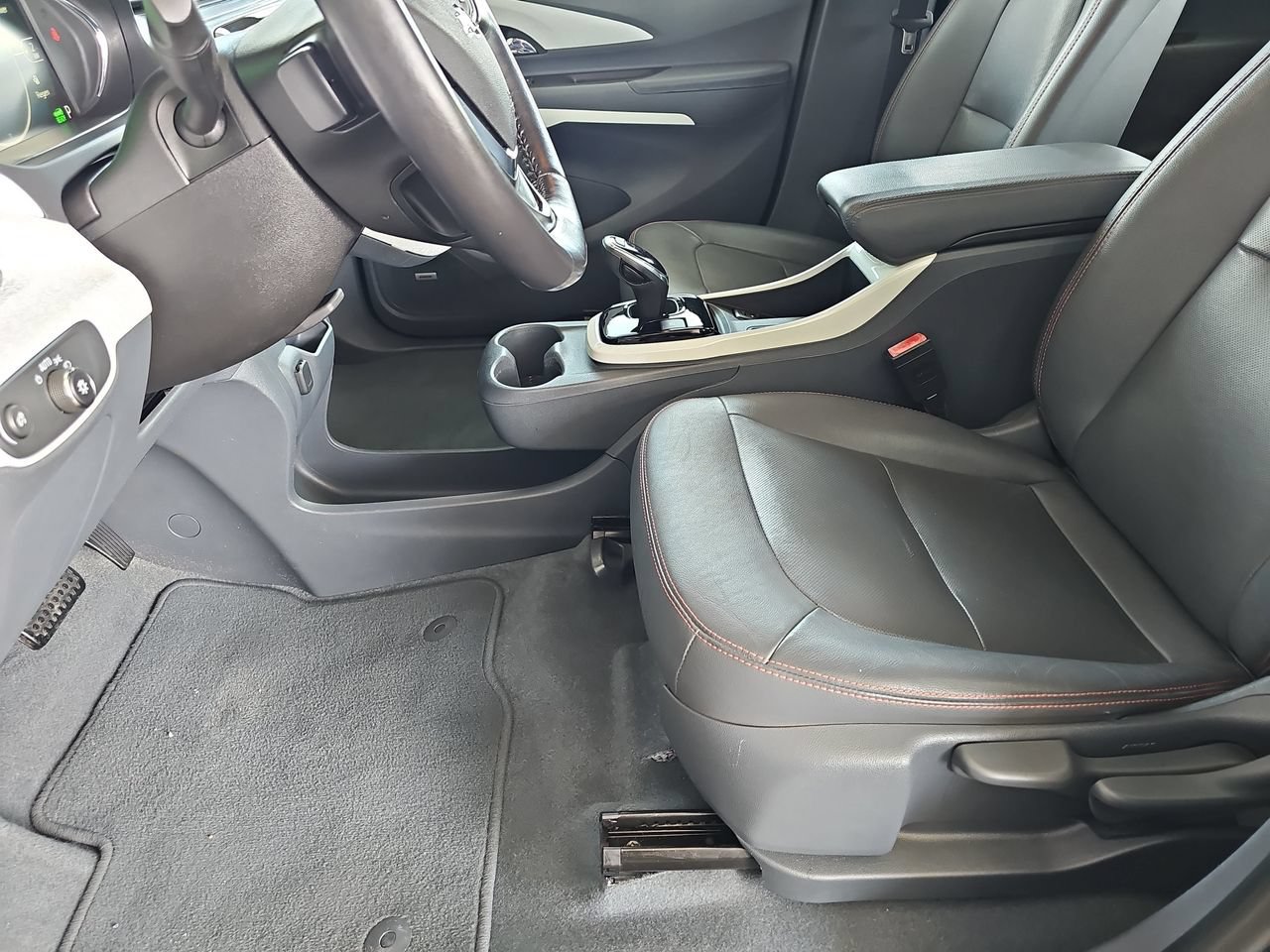 Certified 2020 Chevrolet Bolt Premier w/ Infotainment Package FWD image 19