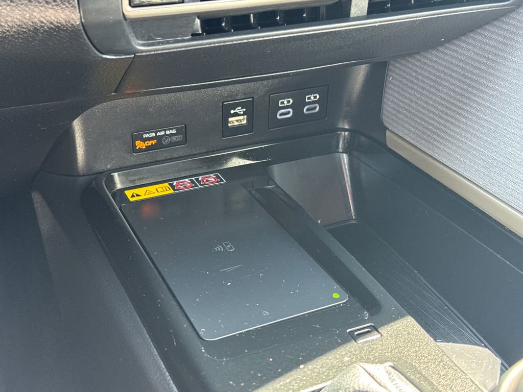 Used 2025 Toyota Camry SE w/ Convenience Package image 24