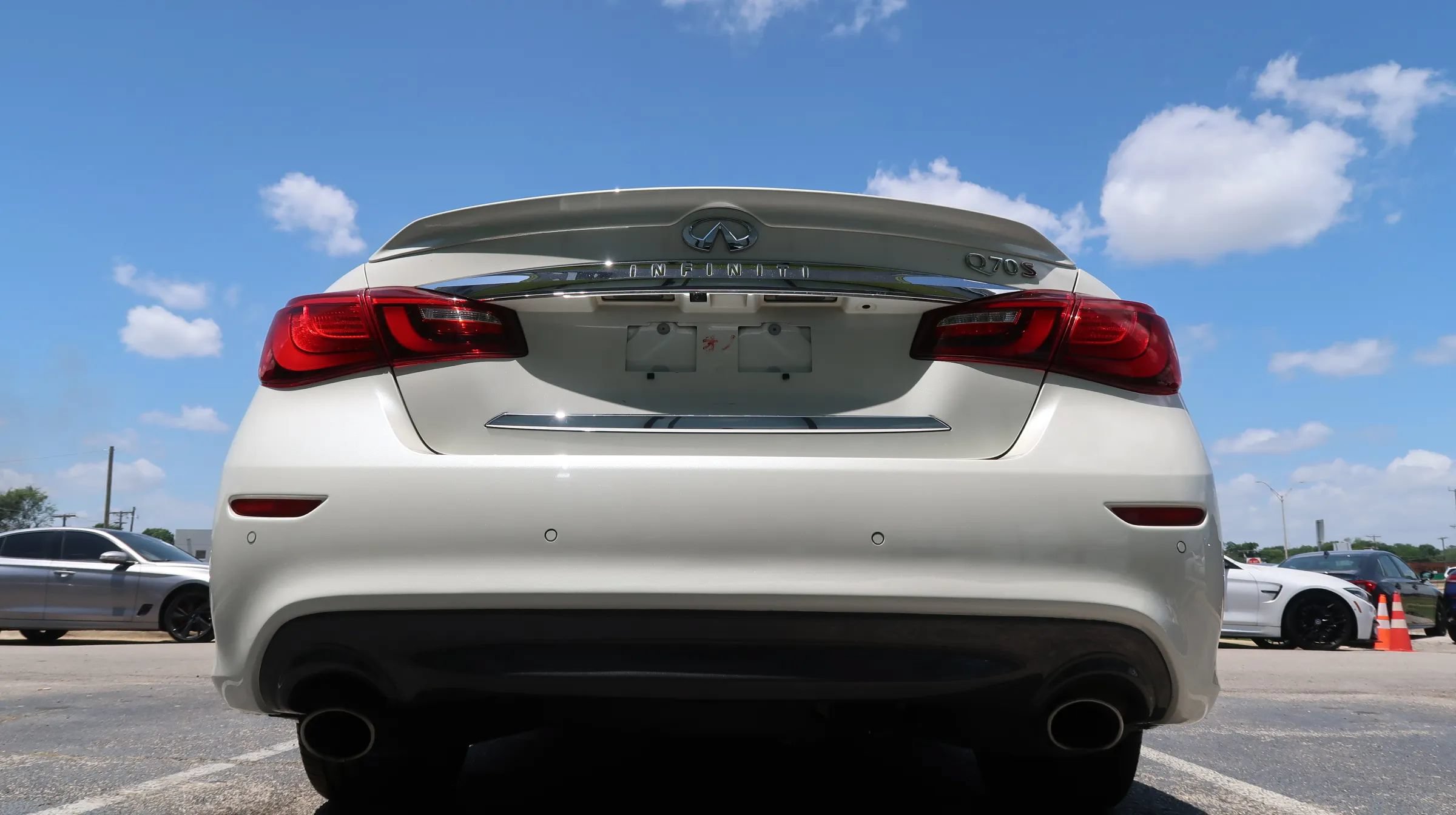 Used 2019 INFINITI Q70 Luxe w/ Sport Package RWD image 10
