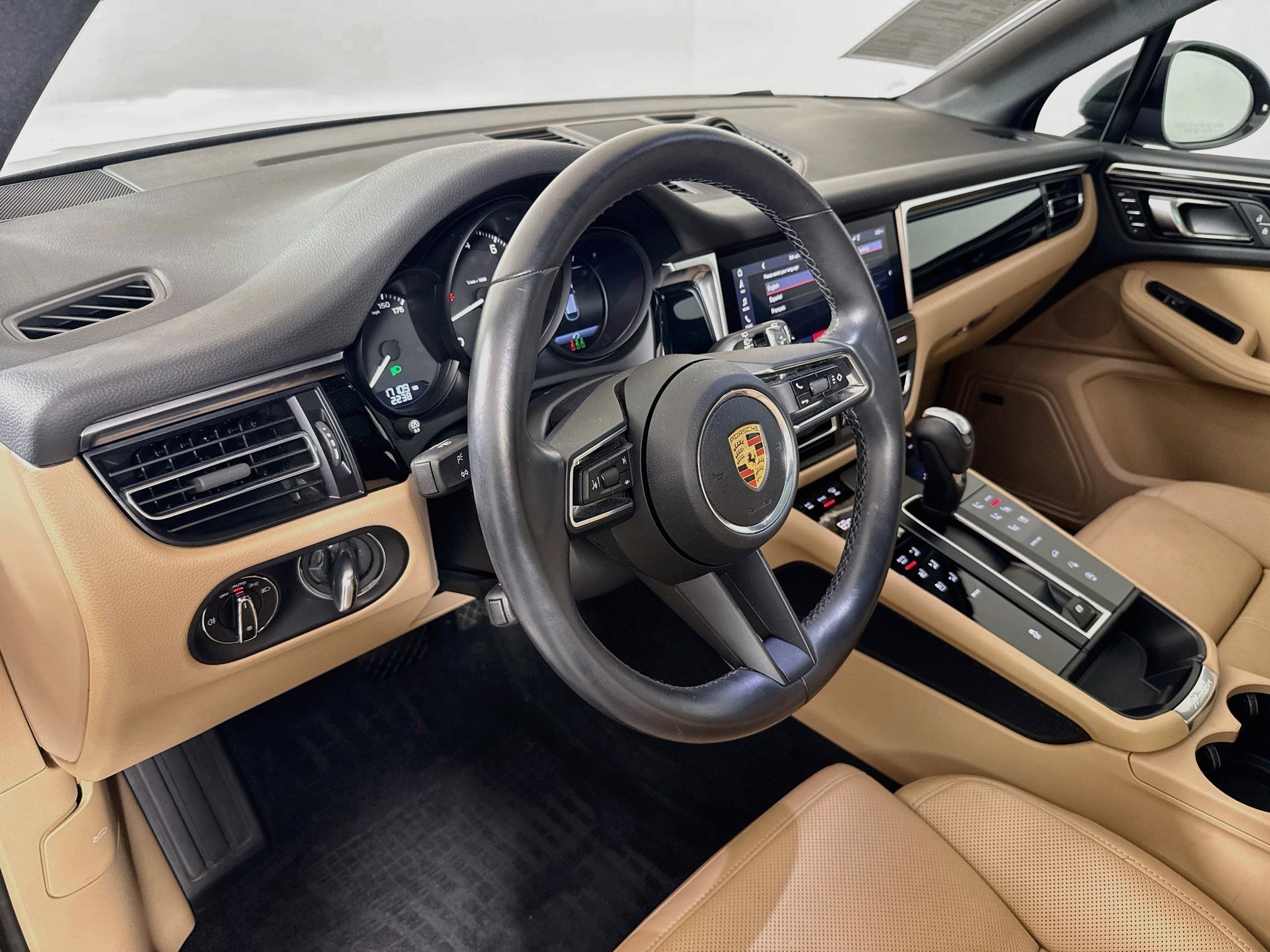 Used 2023 Porsche Macan AWD/4WD image 9