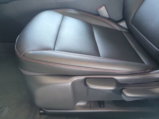 Used 2025 Chevrolet Trax RS FWD image 22