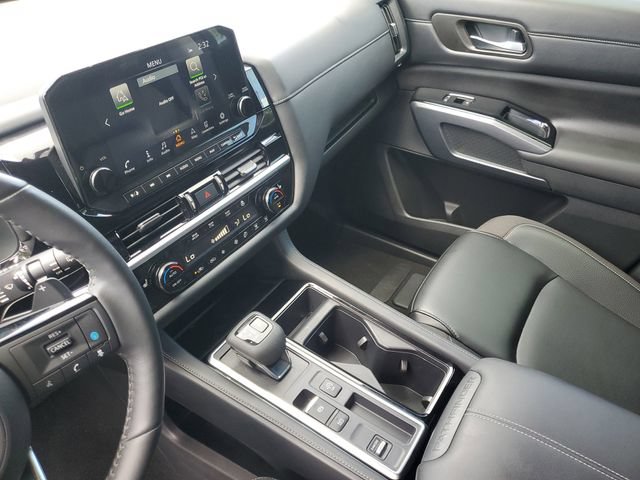 Used 2024 Nissan Pathfinder SL FWD image 21