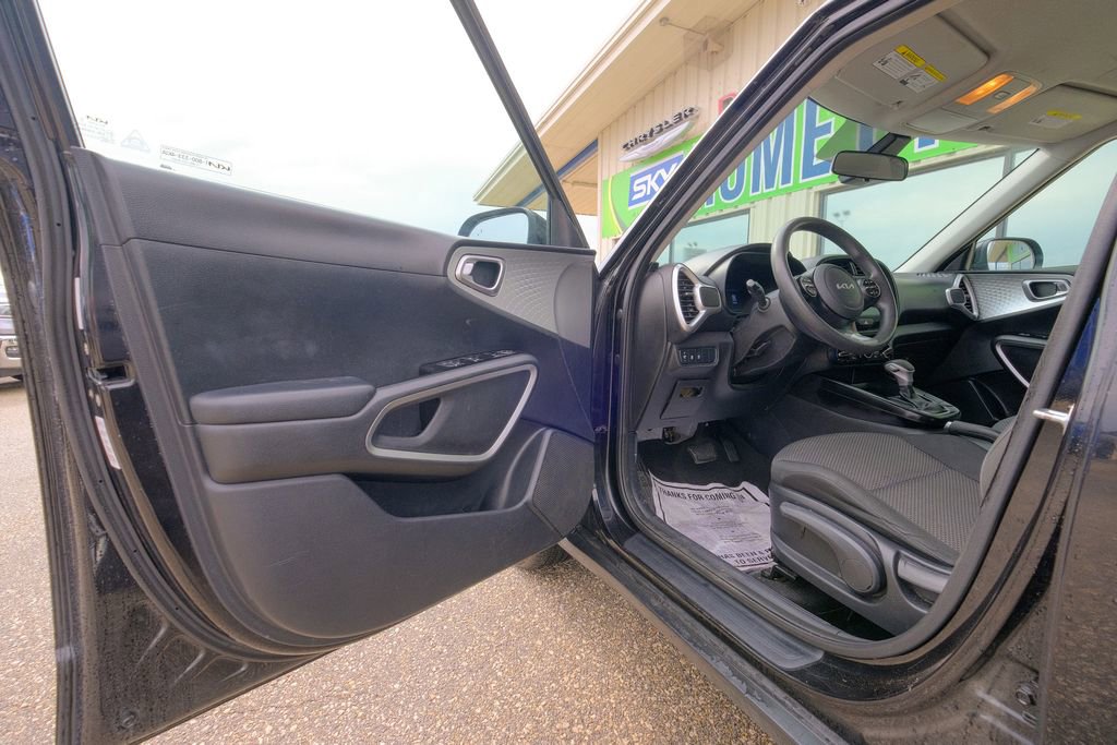 Used 2023 Kia Soul LX w/ LX Technology Package image 24