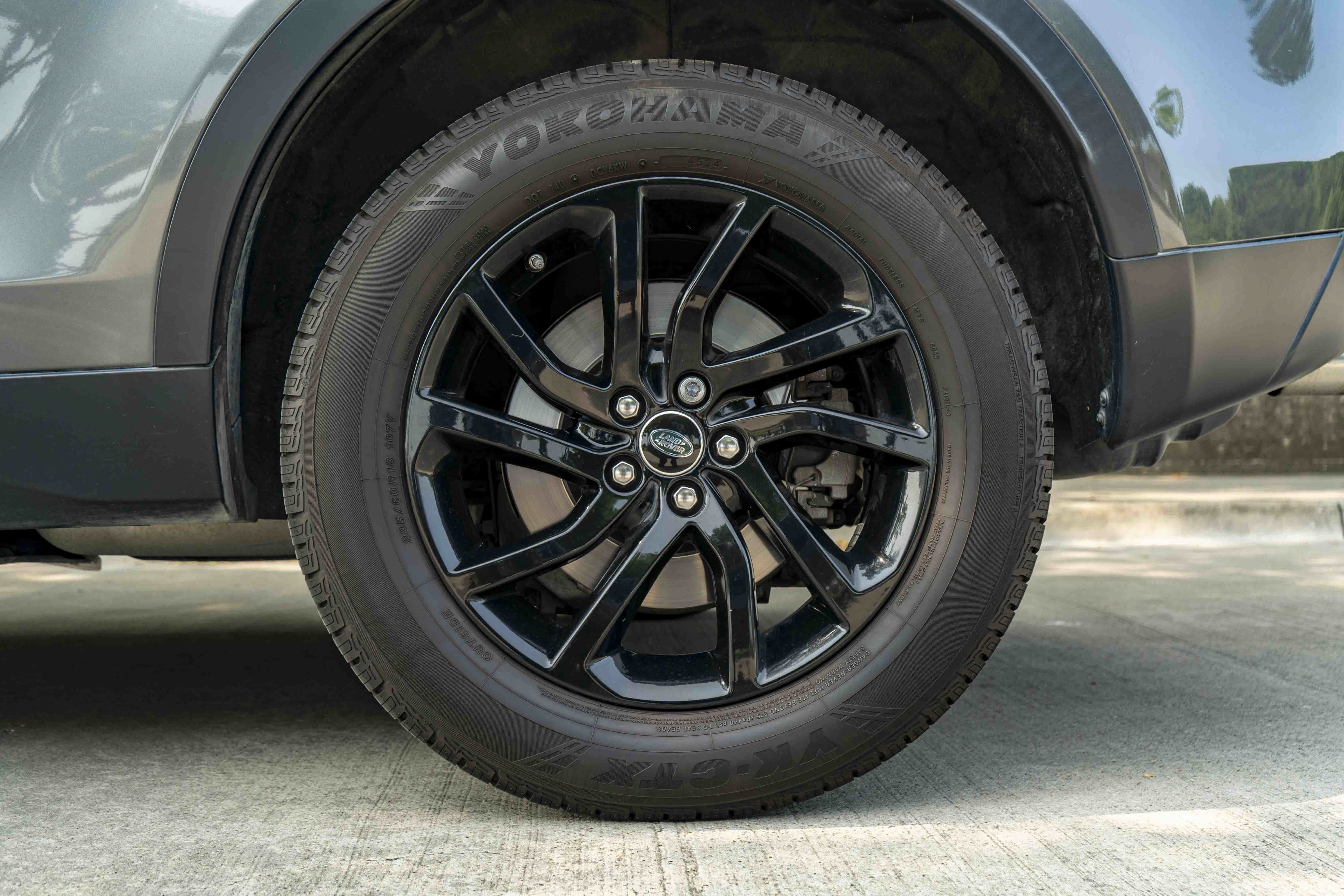 Used 2018 Land Rover Discovery Sport SE AWD/4WD image 15