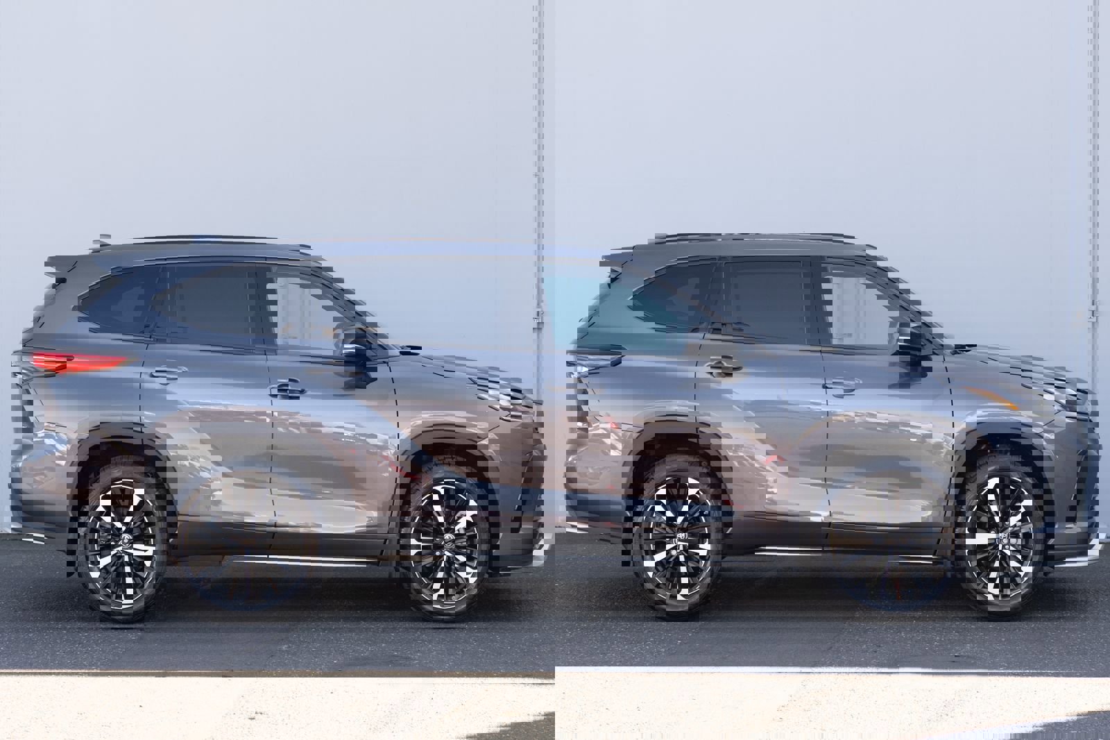 Used 2022 Toyota Highlander XSE AWD/4WD image 29